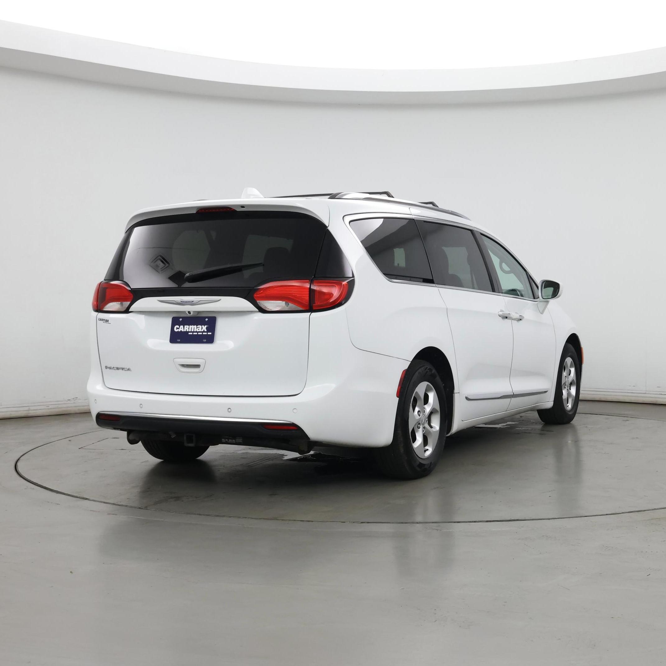 Thumbnail: 2017 Chrysler Pacifica - 8