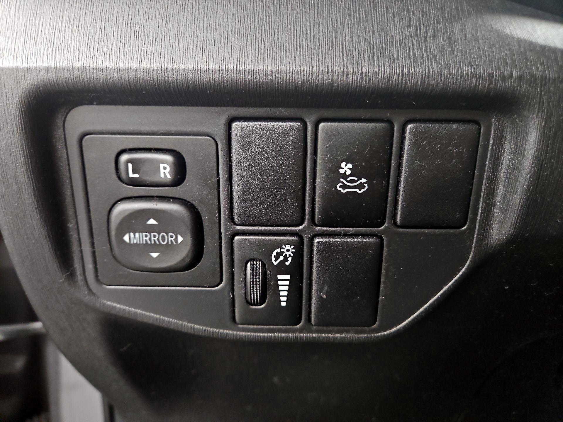 Thumbnail: 2014 Toyota Prius - 13