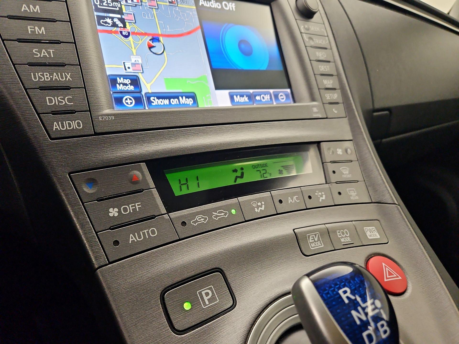 Thumbnail: 2014 Toyota Prius - 17