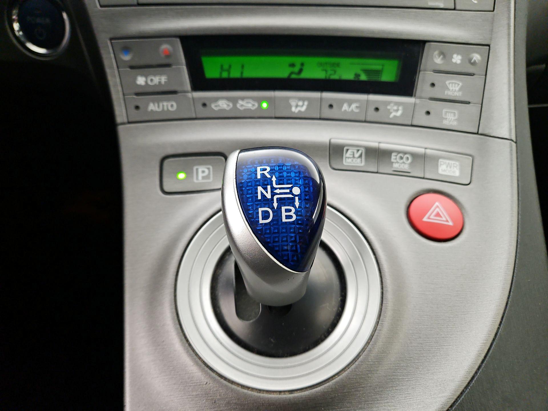 Thumbnail: 2014 Toyota Prius - 18