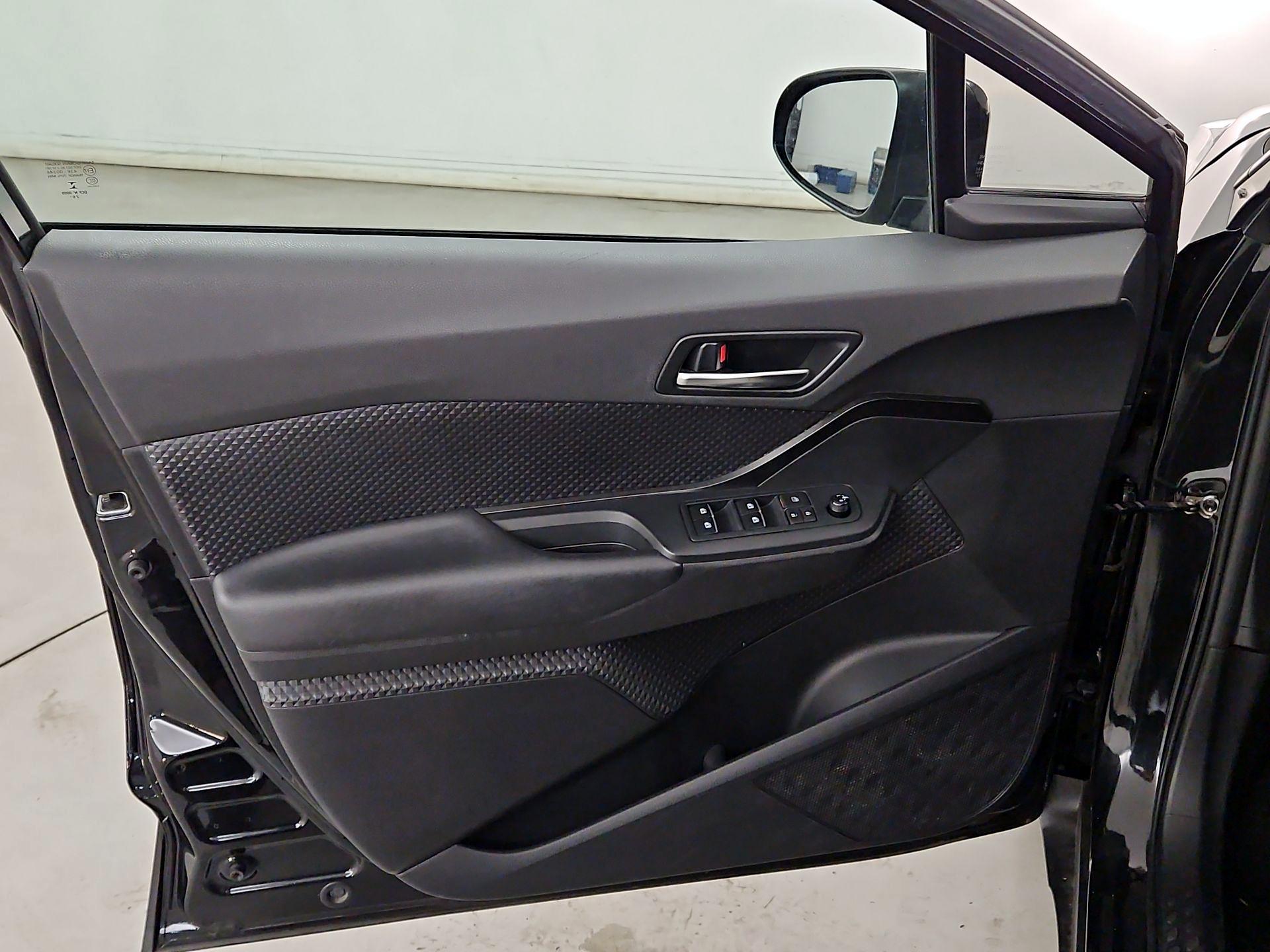 Thumbnail: 2018 Toyota C-HR - 12