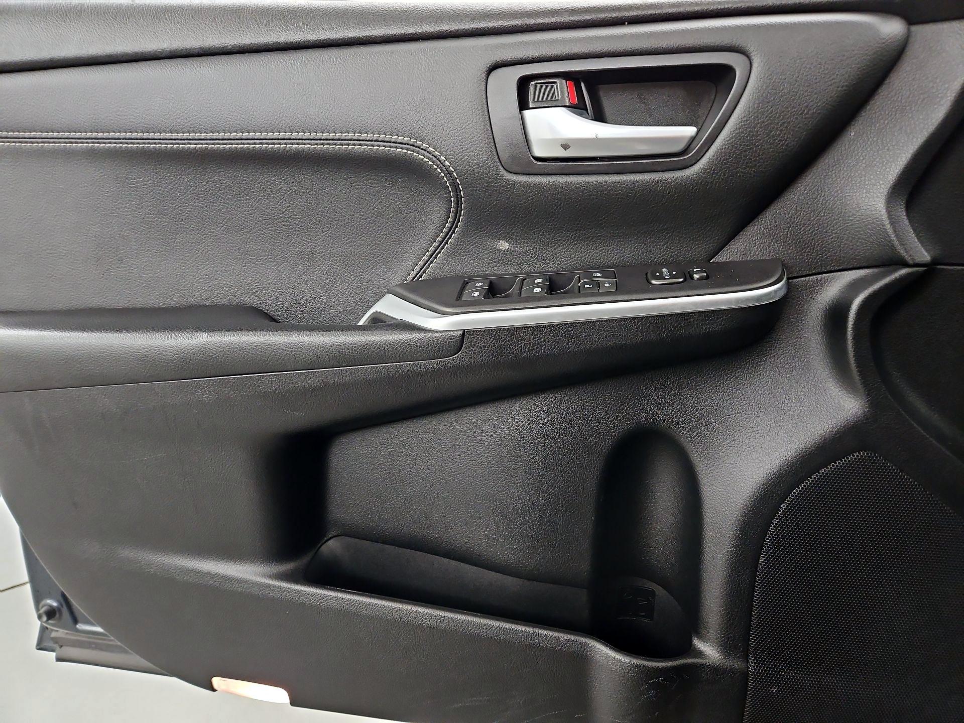 Thumbnail: 2015 Toyota Camry - 12