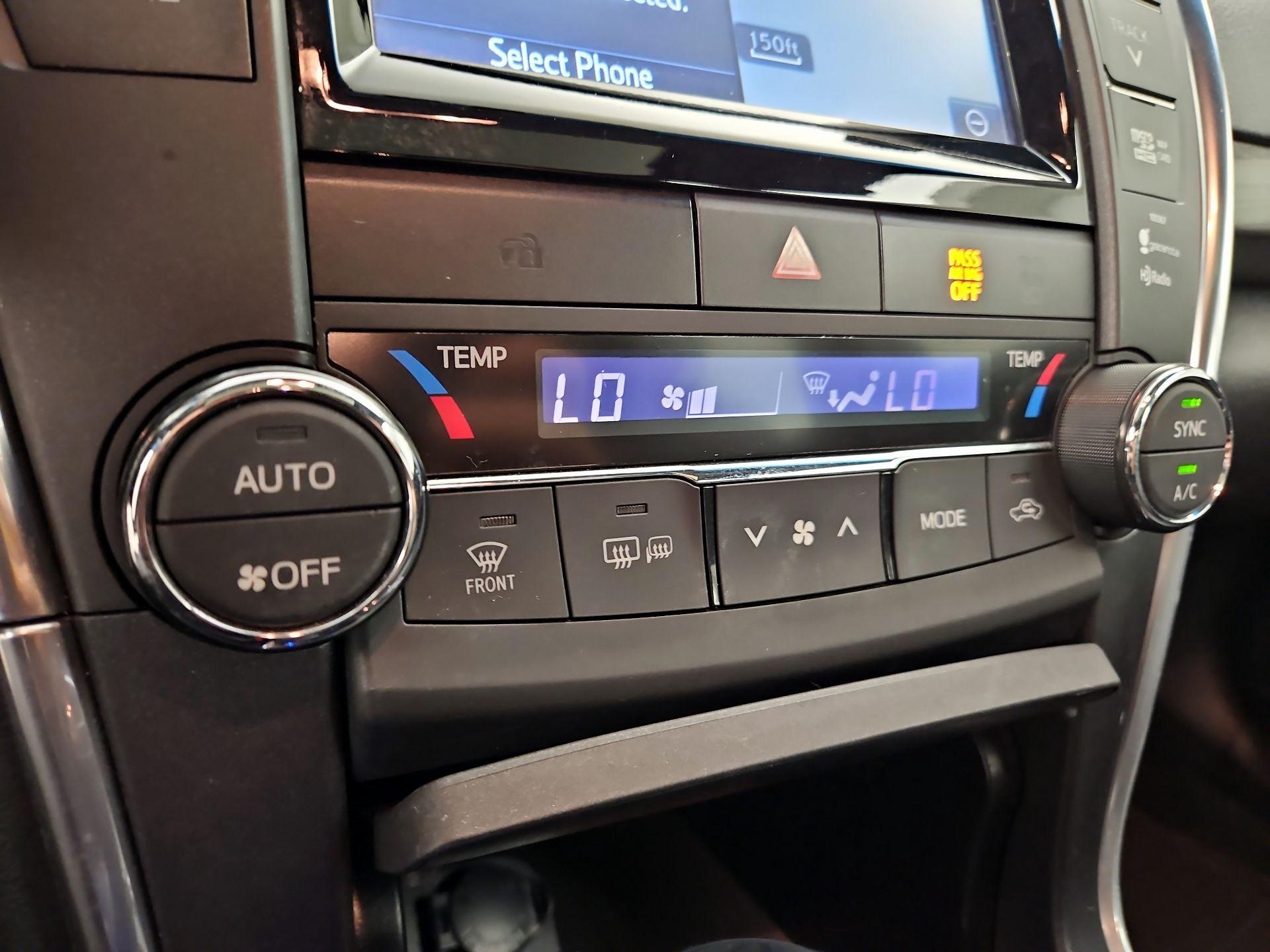 Thumbnail: 2015 Toyota Camry - 17