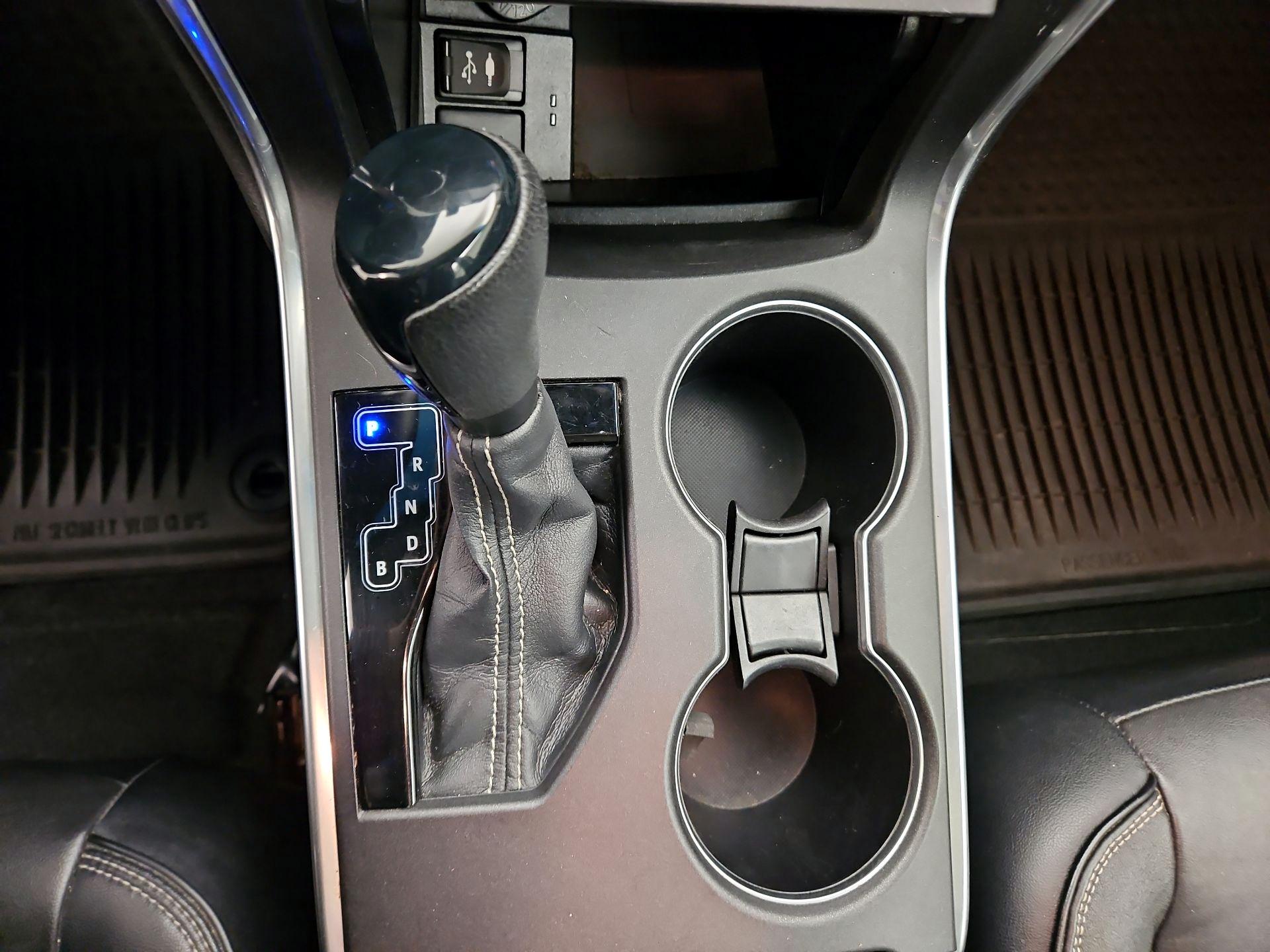 Thumbnail: 2015 Toyota Camry - 18