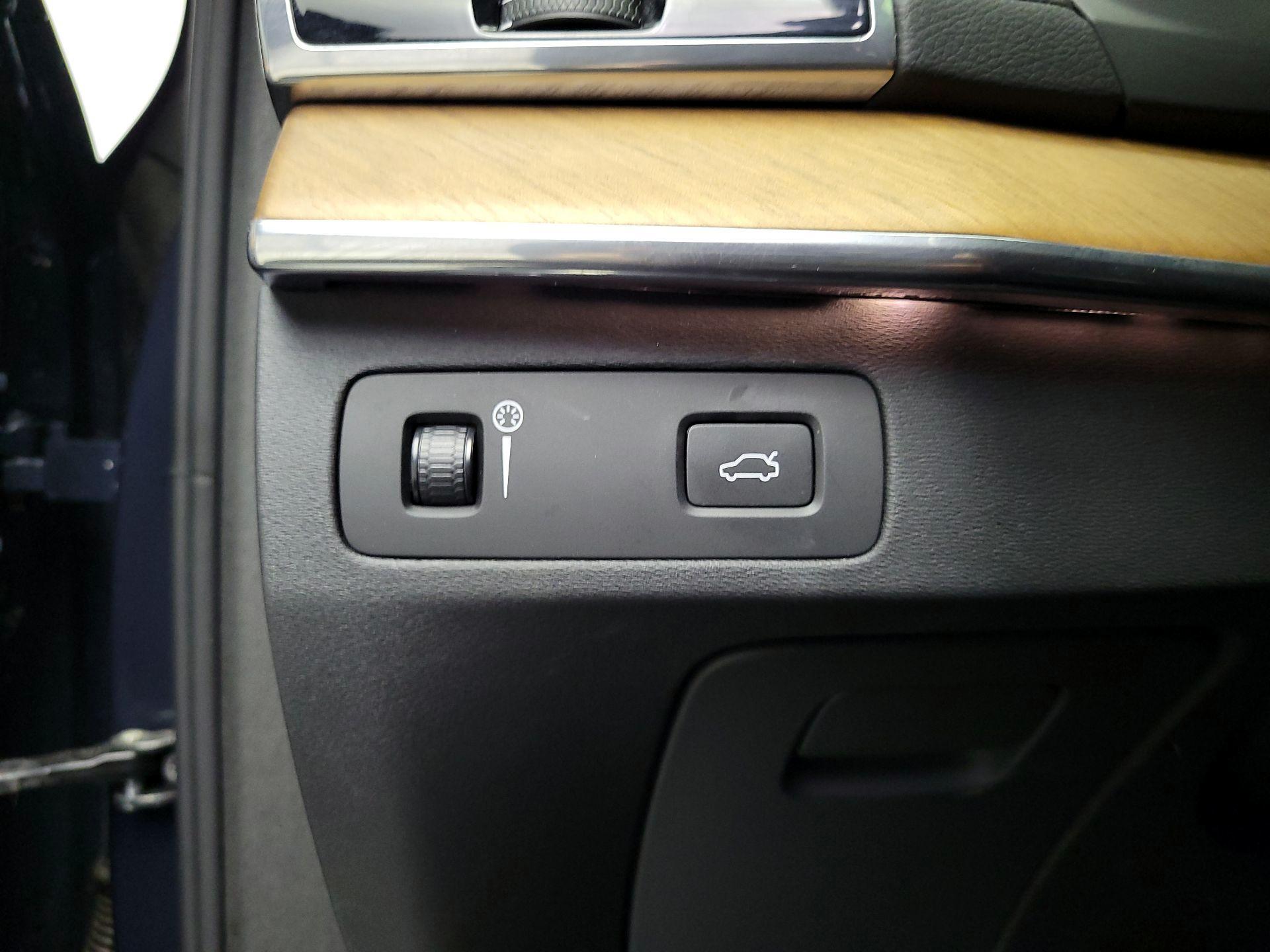 Thumbnail: 2020 Volvo XC90 - 13