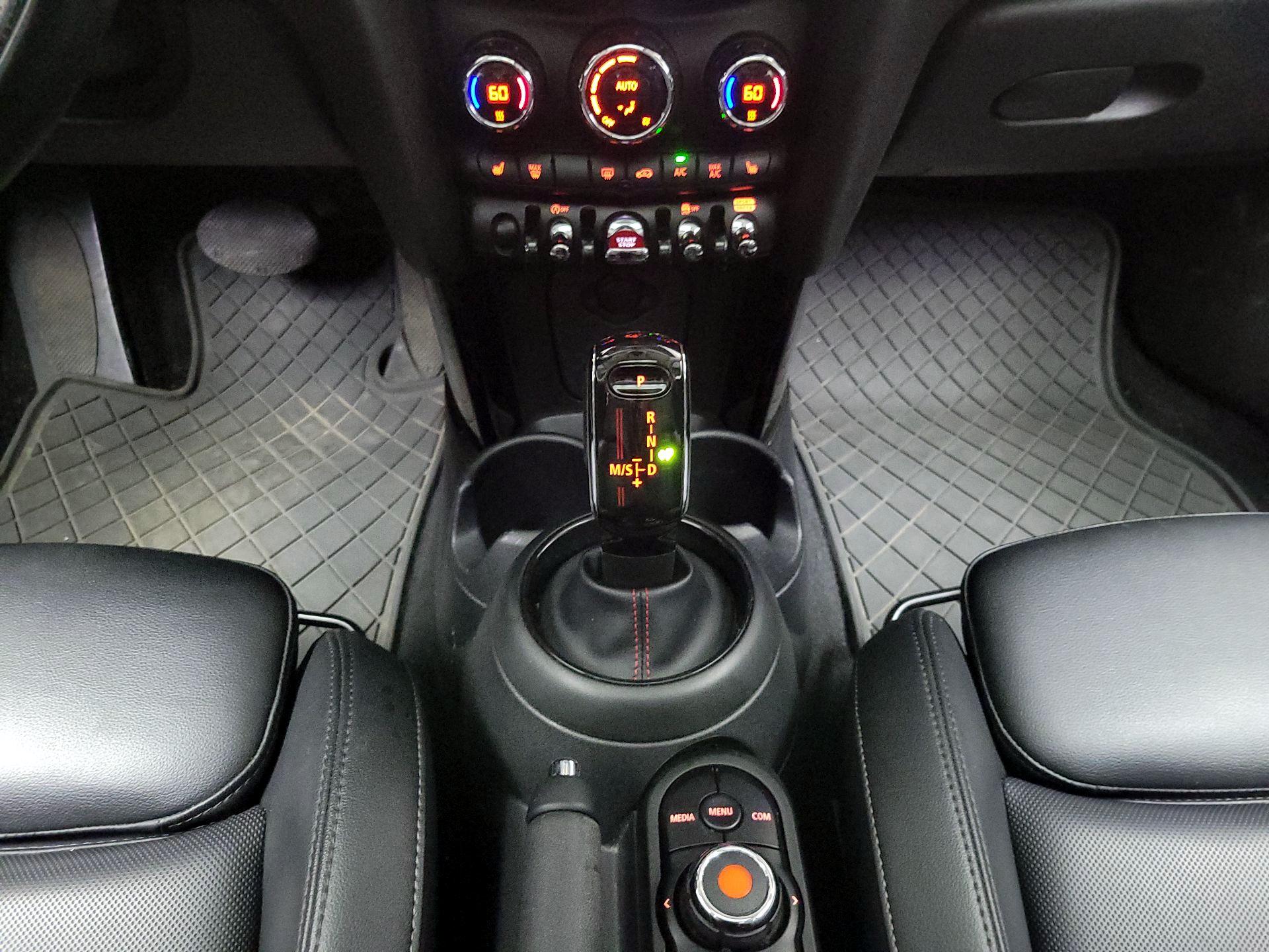 Thumbnail: 2020 MINI Cooper Hardtop - 17