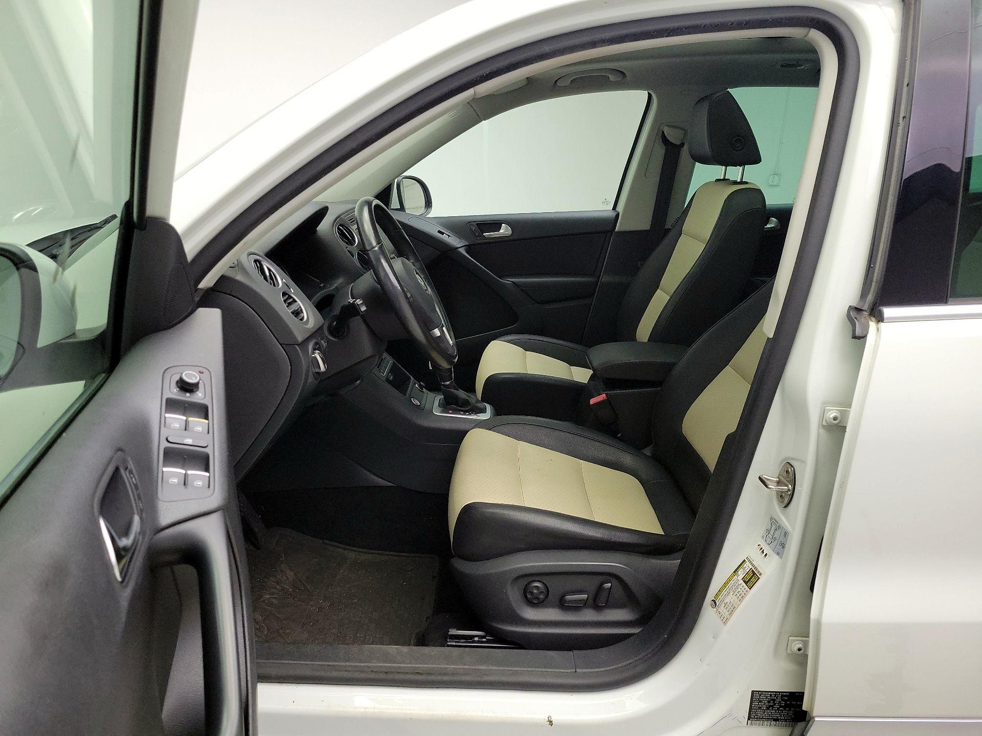 Thumbnail: 2017 Volkswagen Tiguan - 11