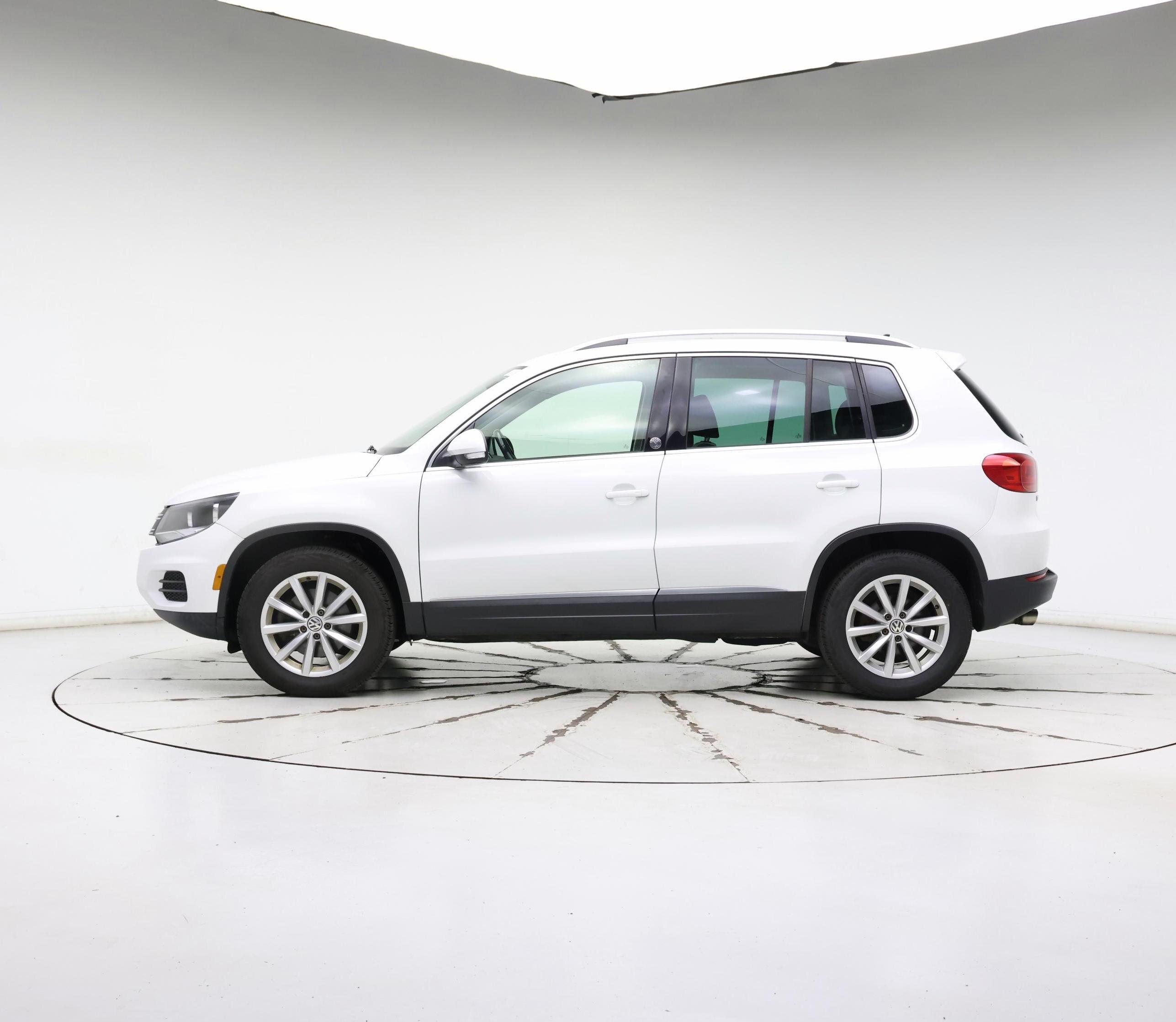 Thumbnail: 2017 Volkswagen Tiguan - 3