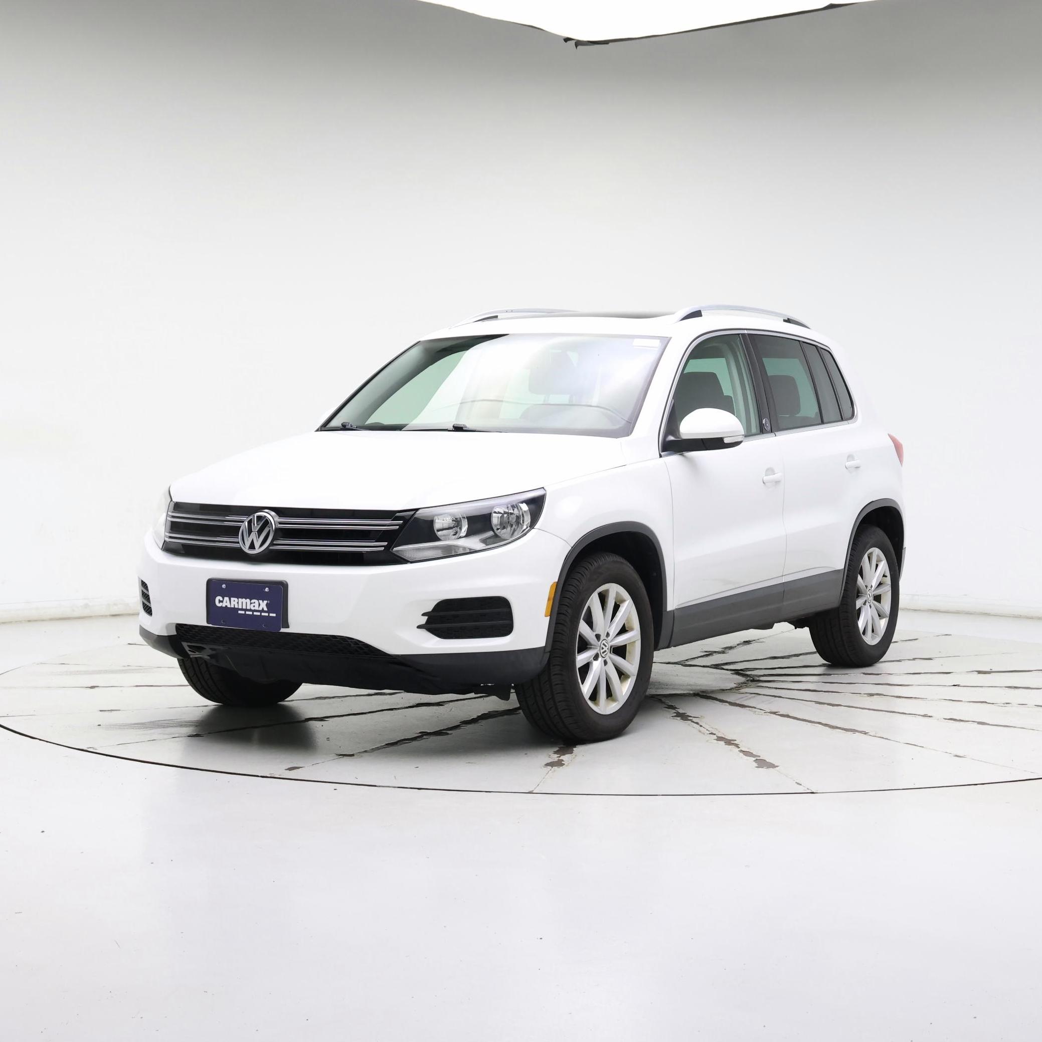 Thumbnail: 2017 Volkswagen Tiguan - 4