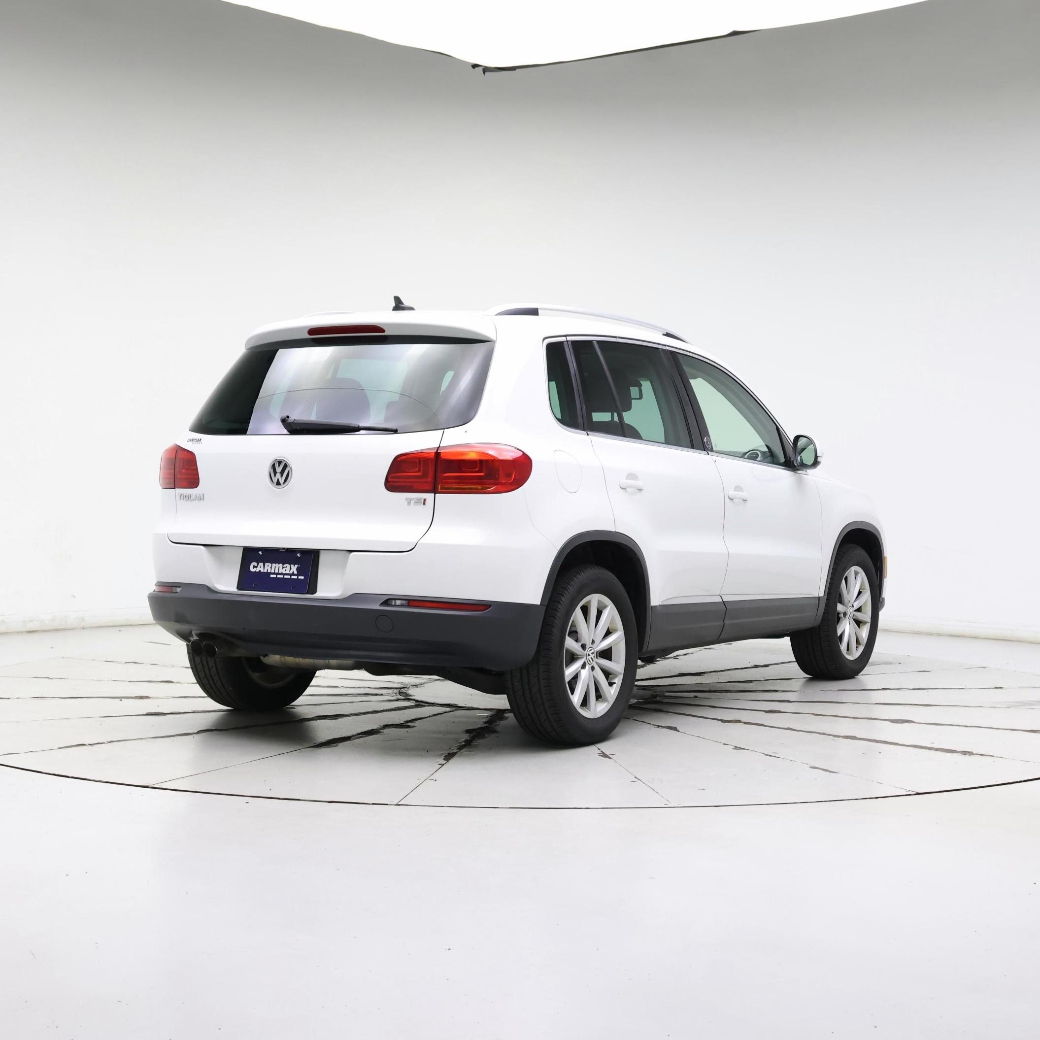 Thumbnail: 2017 Volkswagen Tiguan - 8