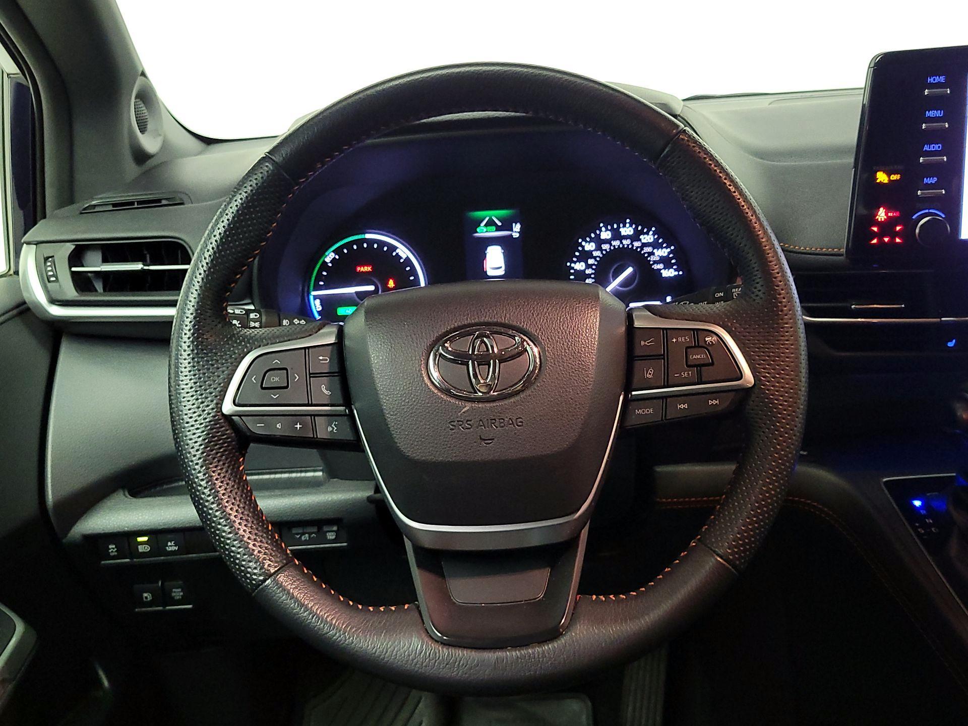 Thumbnail: 2024 Toyota Sienna - 10