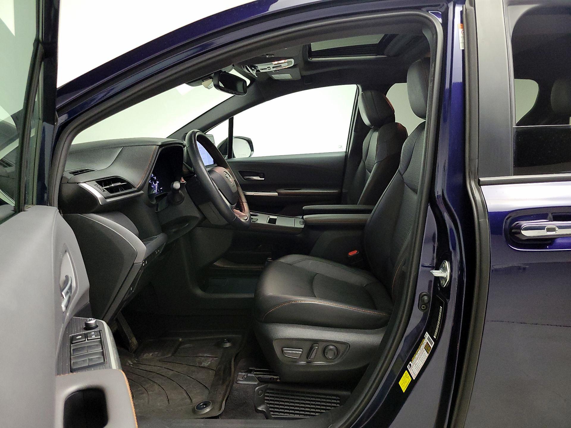 Thumbnail: 2024 Toyota Sienna - 11