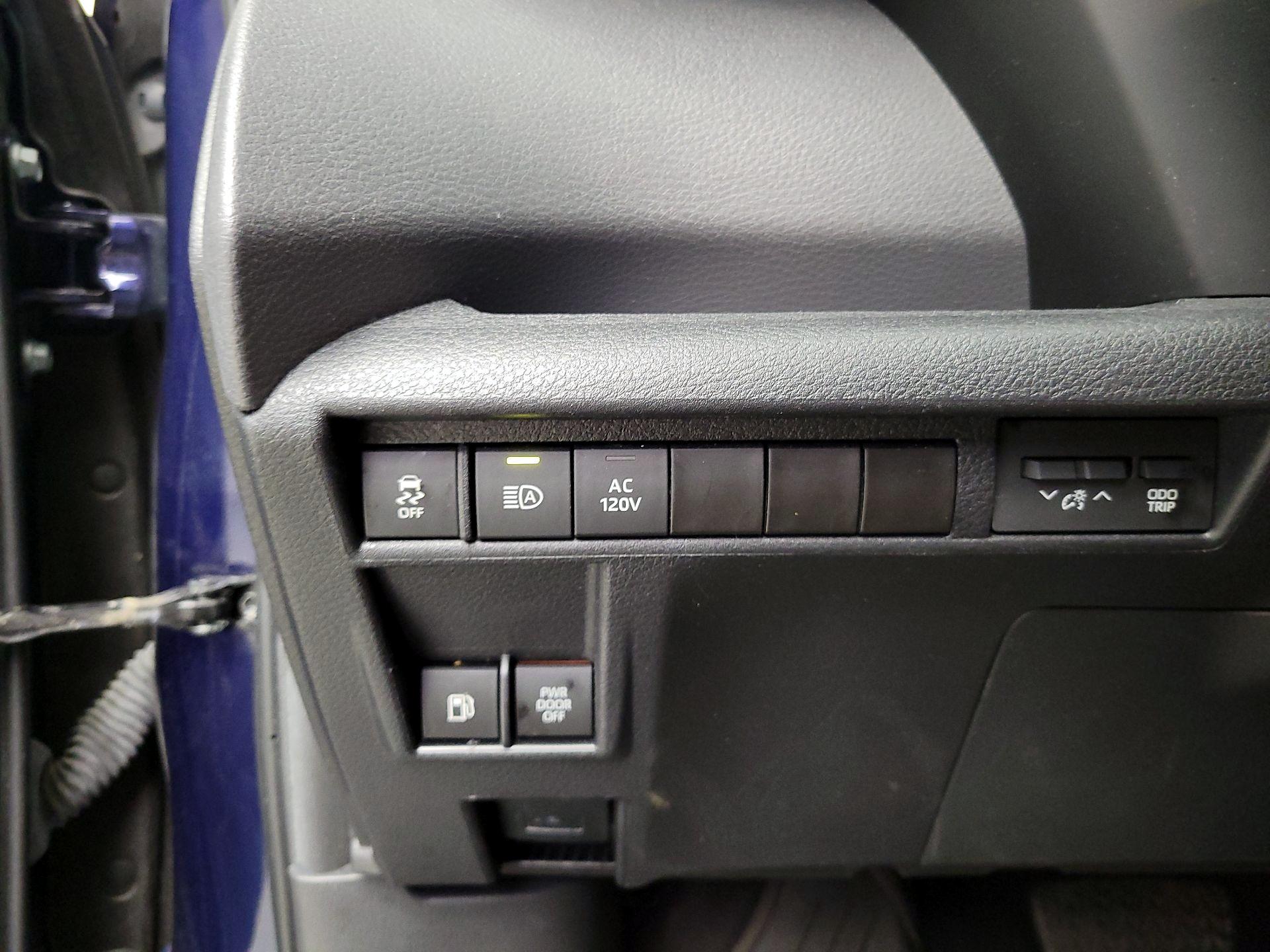 Thumbnail: 2024 Toyota Sienna - 13