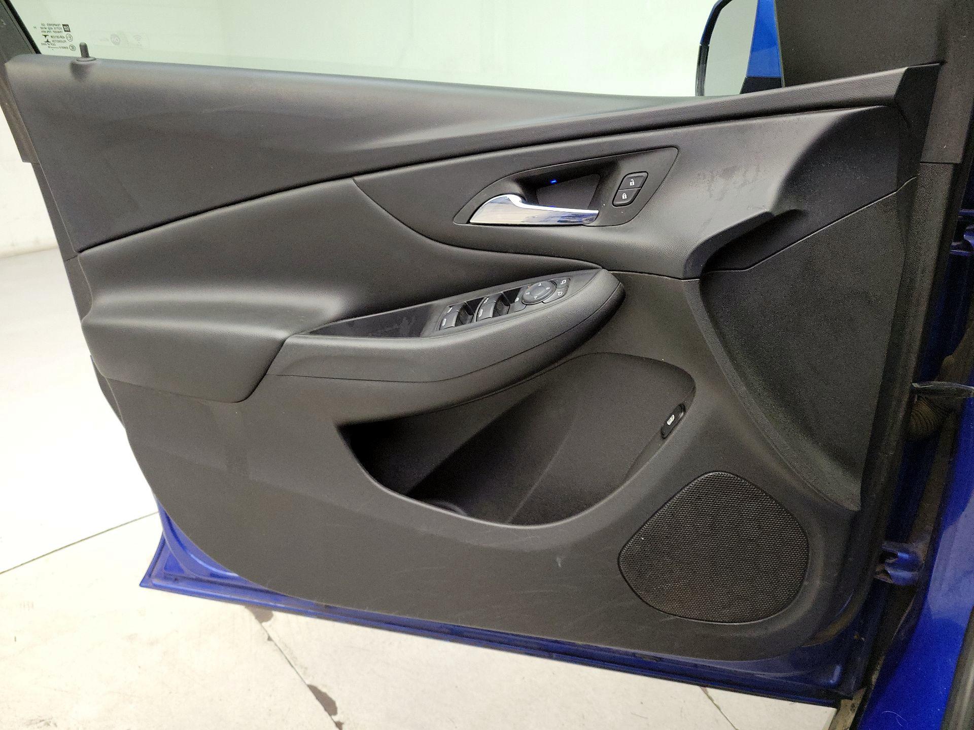 Thumbnail: 2017 Chevrolet Volt - 12