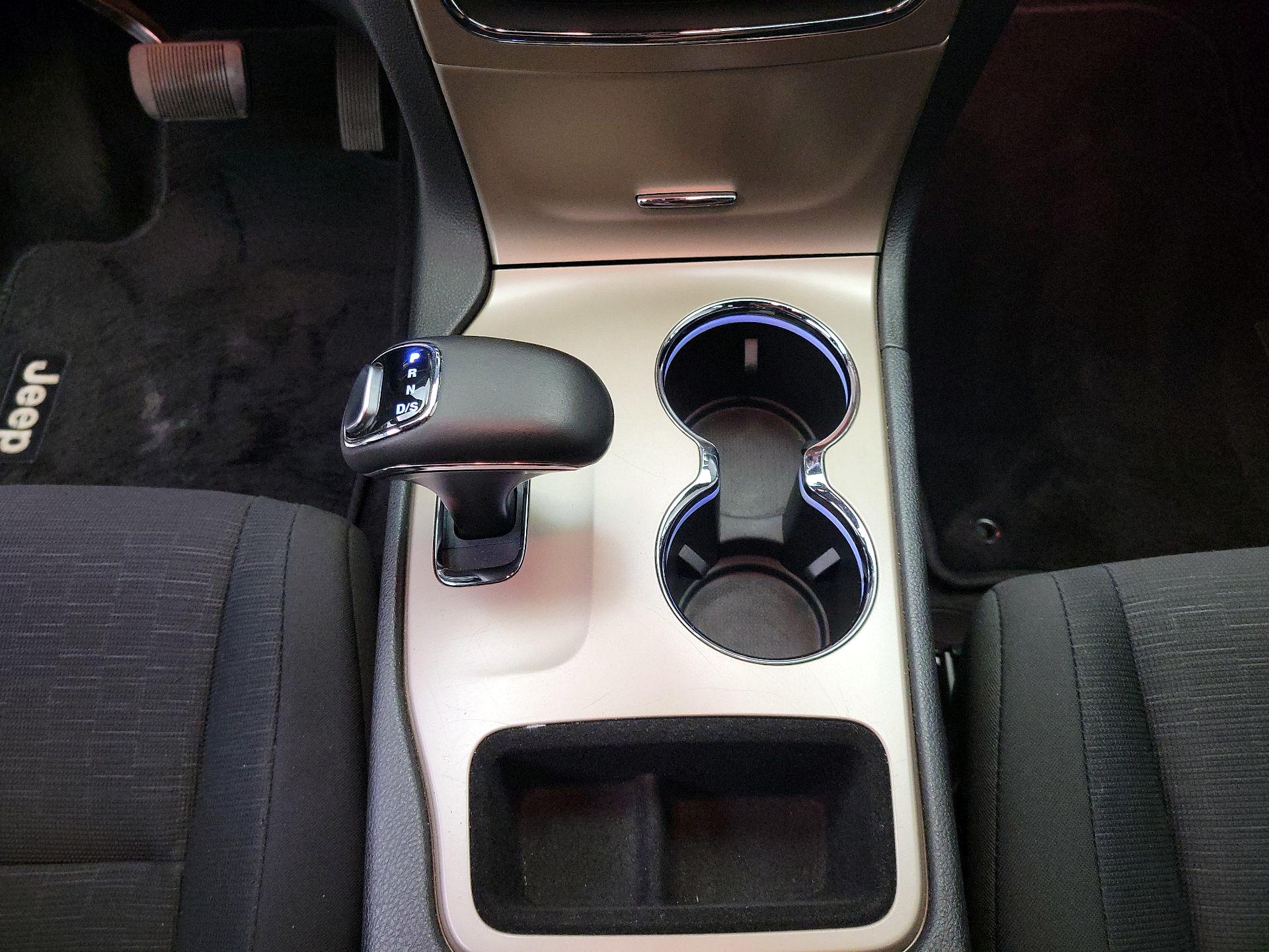 Thumbnail: 2014 Jeep Grand Cherokee - 16