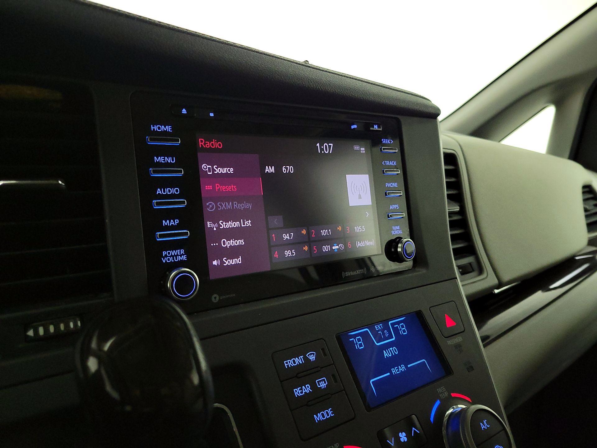 Thumbnail: 2020 Toyota Sienna - 15