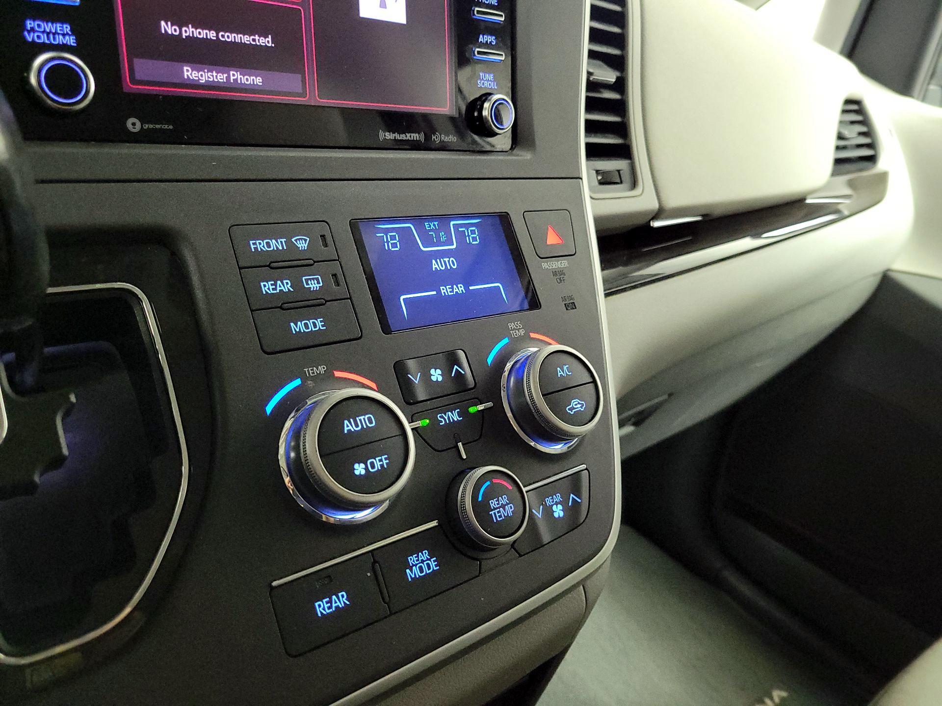 Thumbnail: 2020 Toyota Sienna - 16