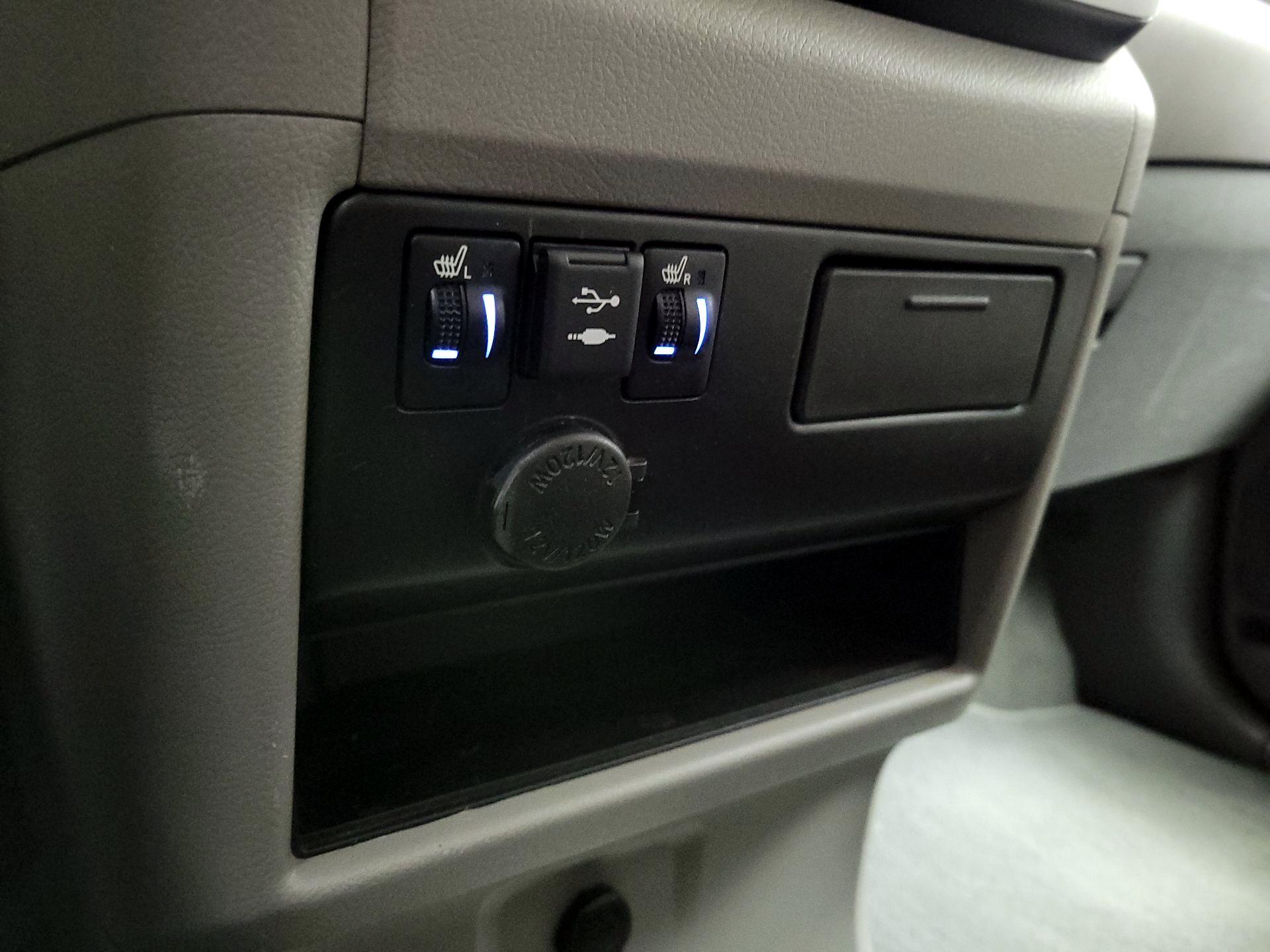 Thumbnail: 2020 Toyota Sienna - 18