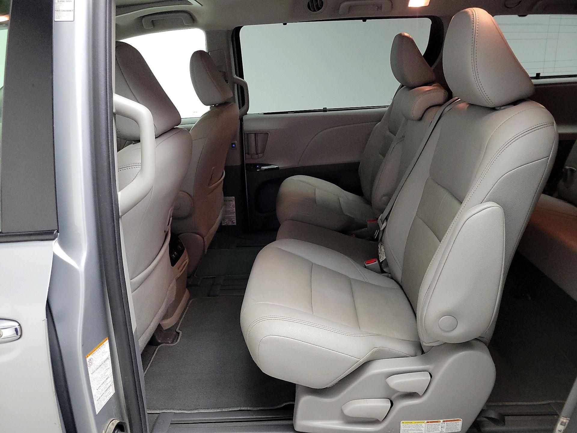 Thumbnail: 2020 Toyota Sienna - 20