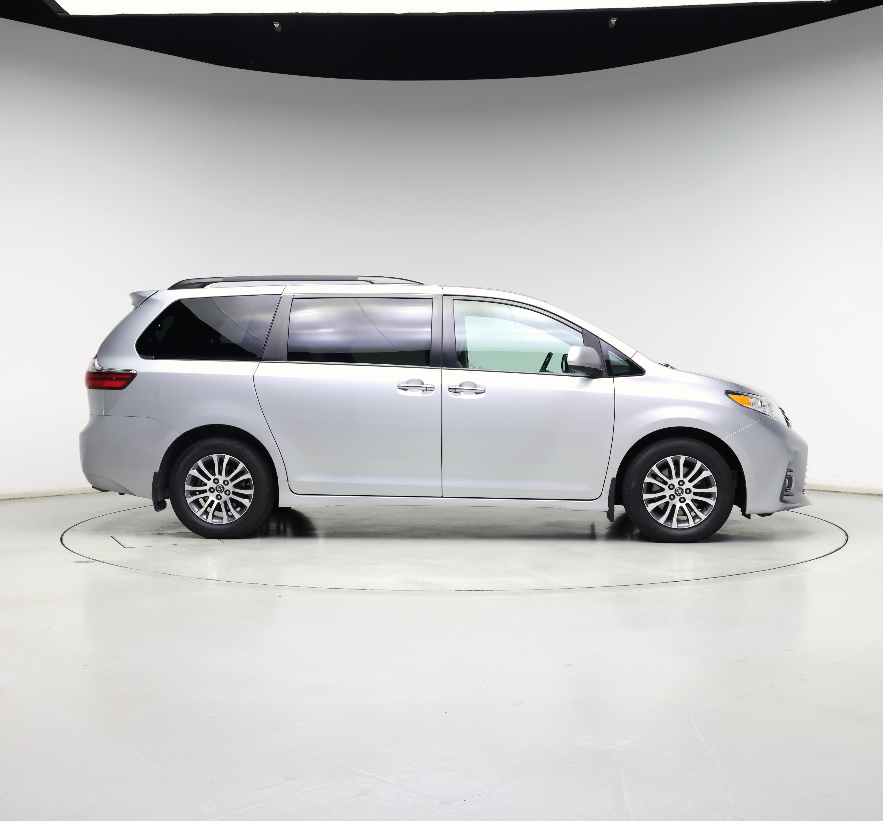 Thumbnail: 2020 Toyota Sienna - 7