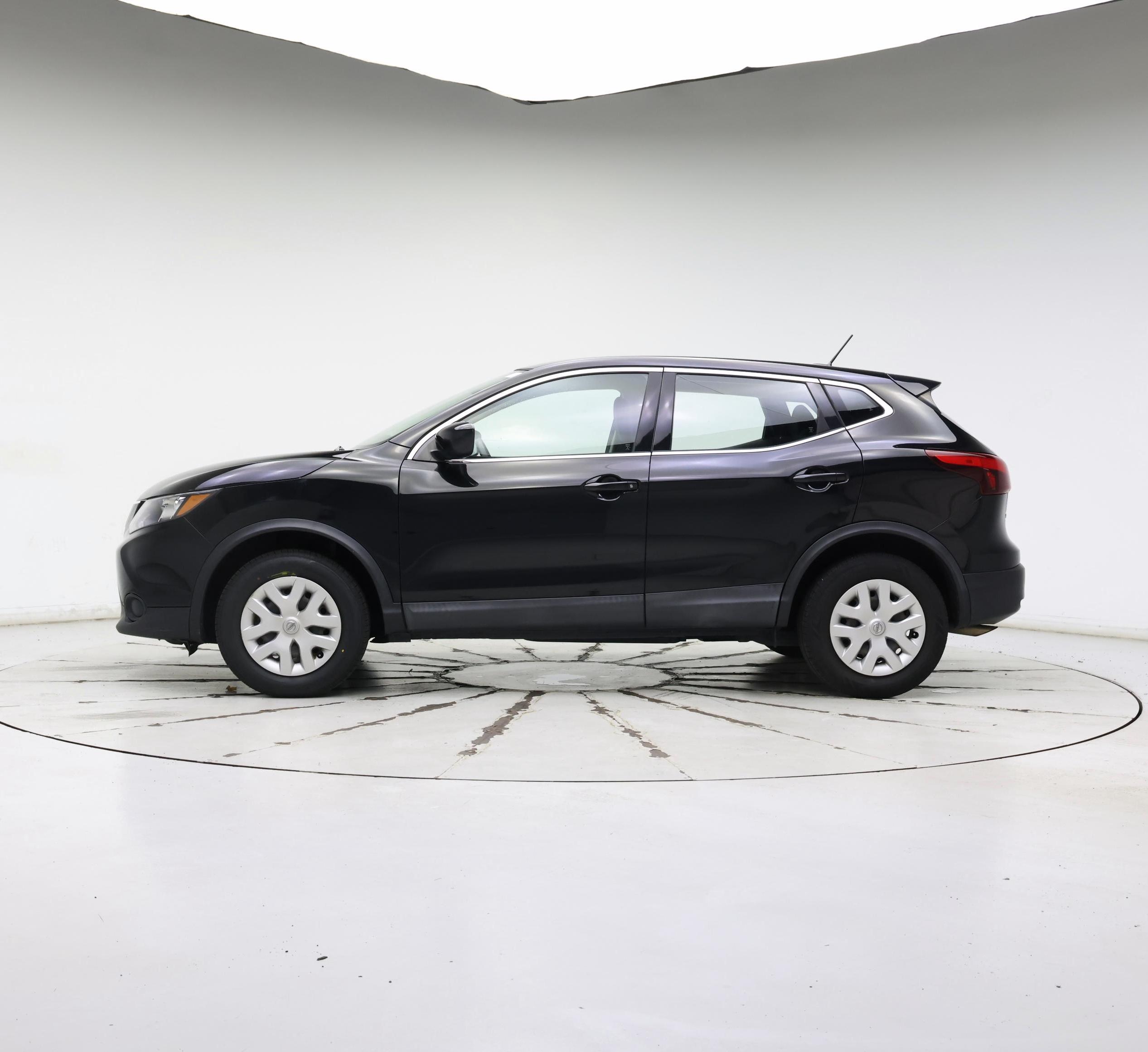 Thumbnail: 2018 Nissan Rogue Sport - 3