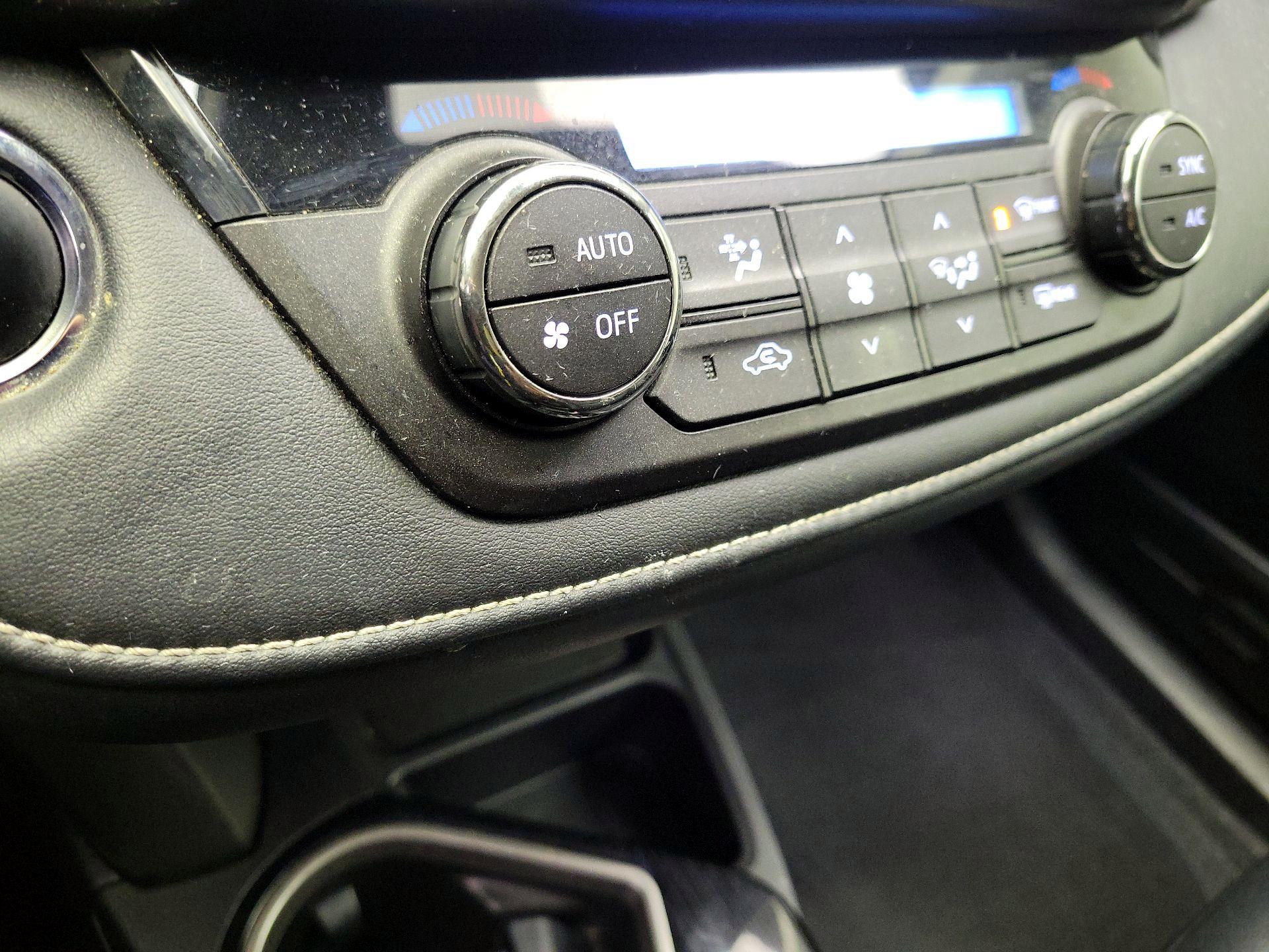 Thumbnail: 2017 Toyota RAV4 - 17