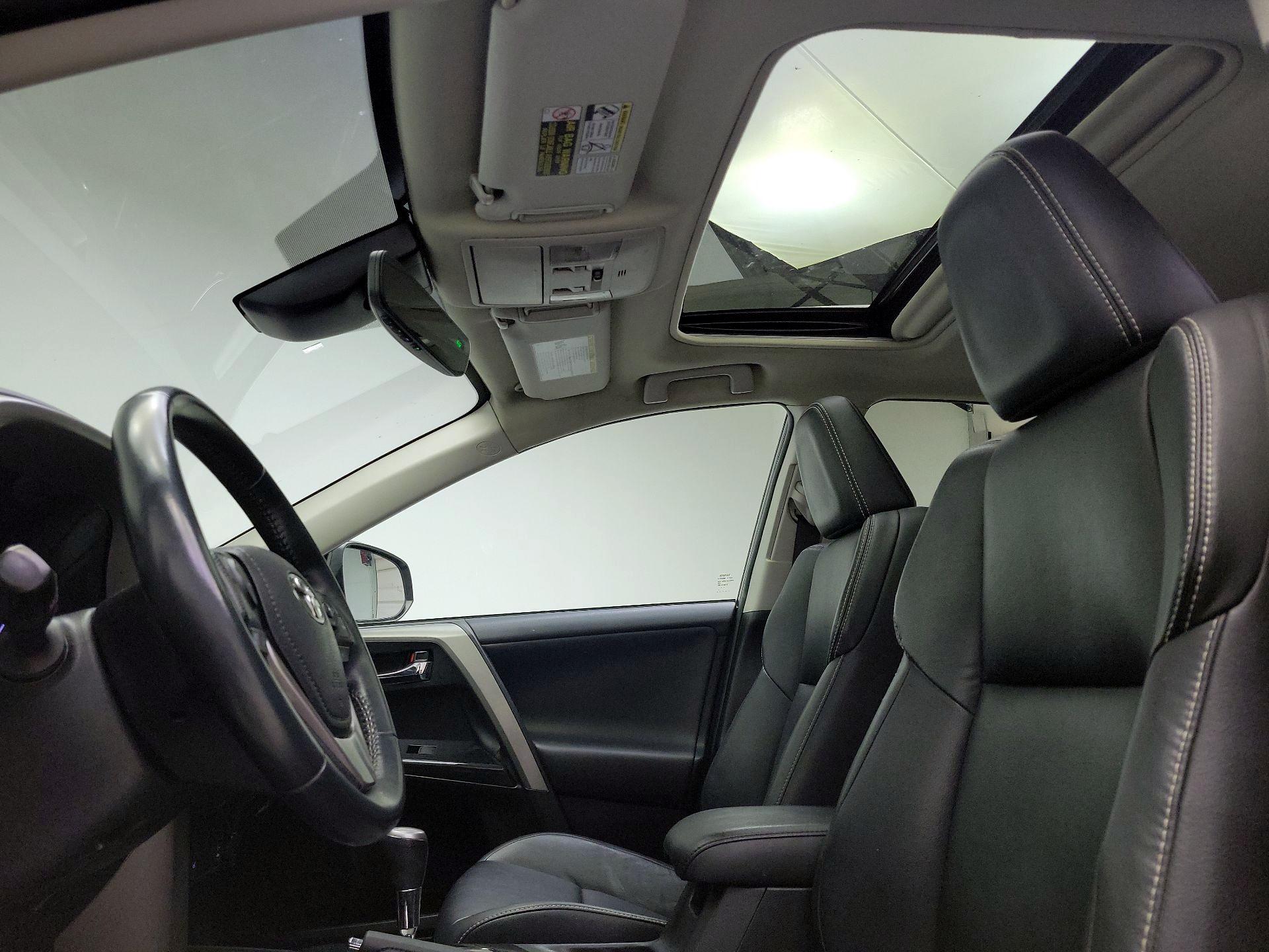 Thumbnail: 2017 Toyota RAV4 - 20