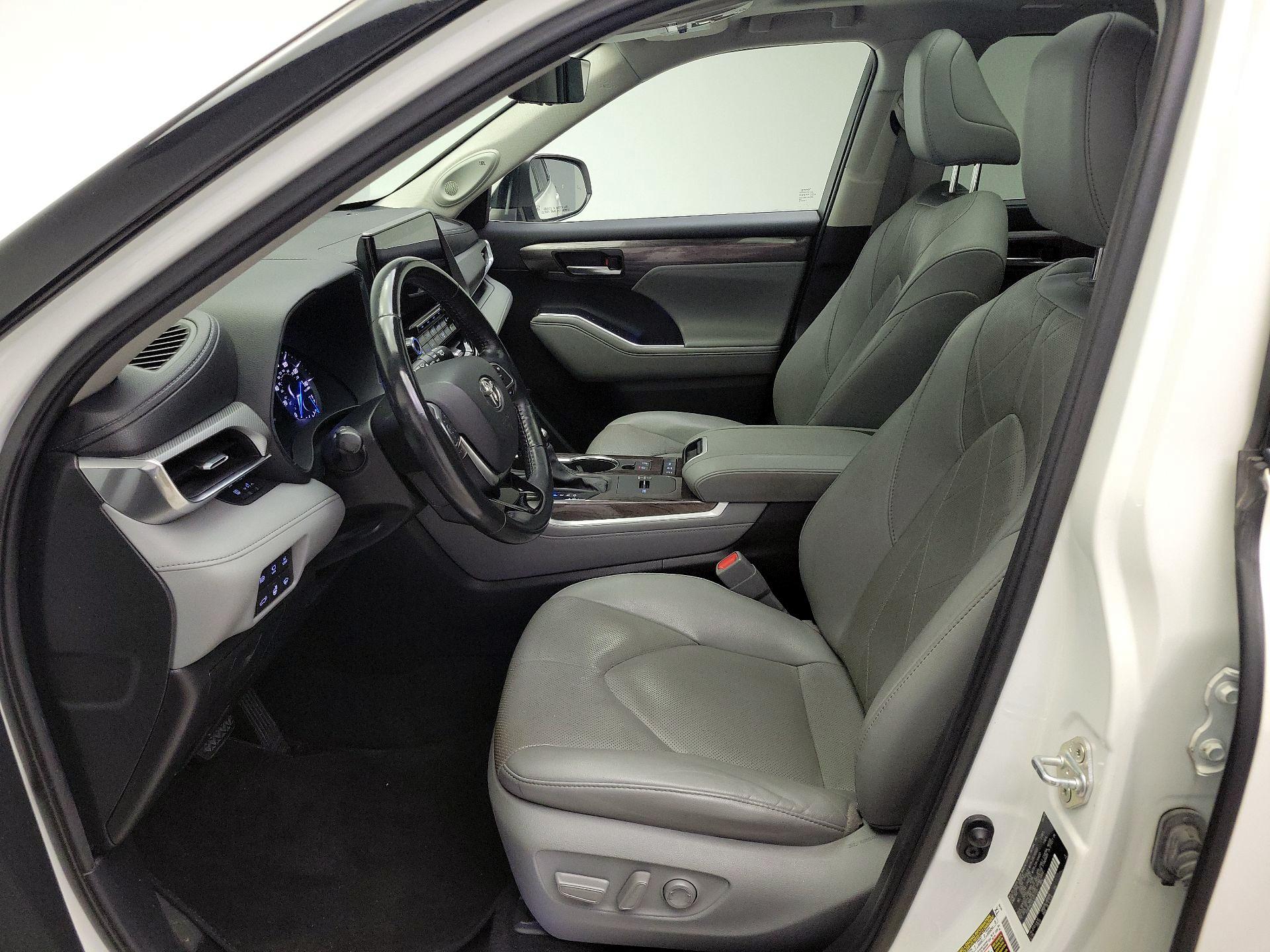 Thumbnail: 2020 Toyota Highlander - 11