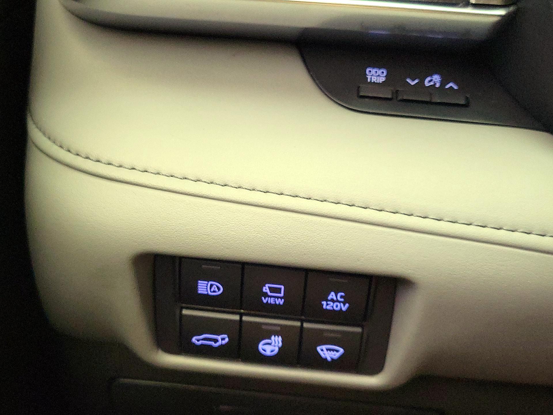 Thumbnail: 2020 Toyota Highlander - 13