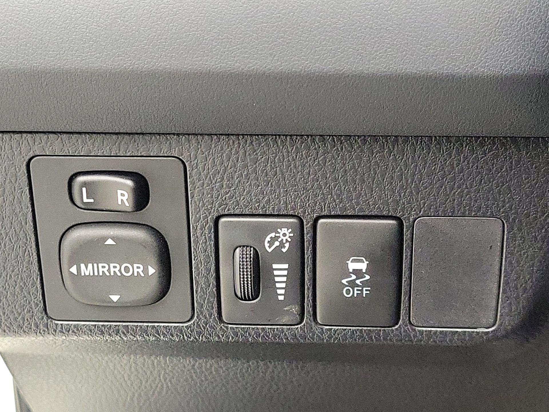 Thumbnail: 2015 Toyota RAV4 - 13