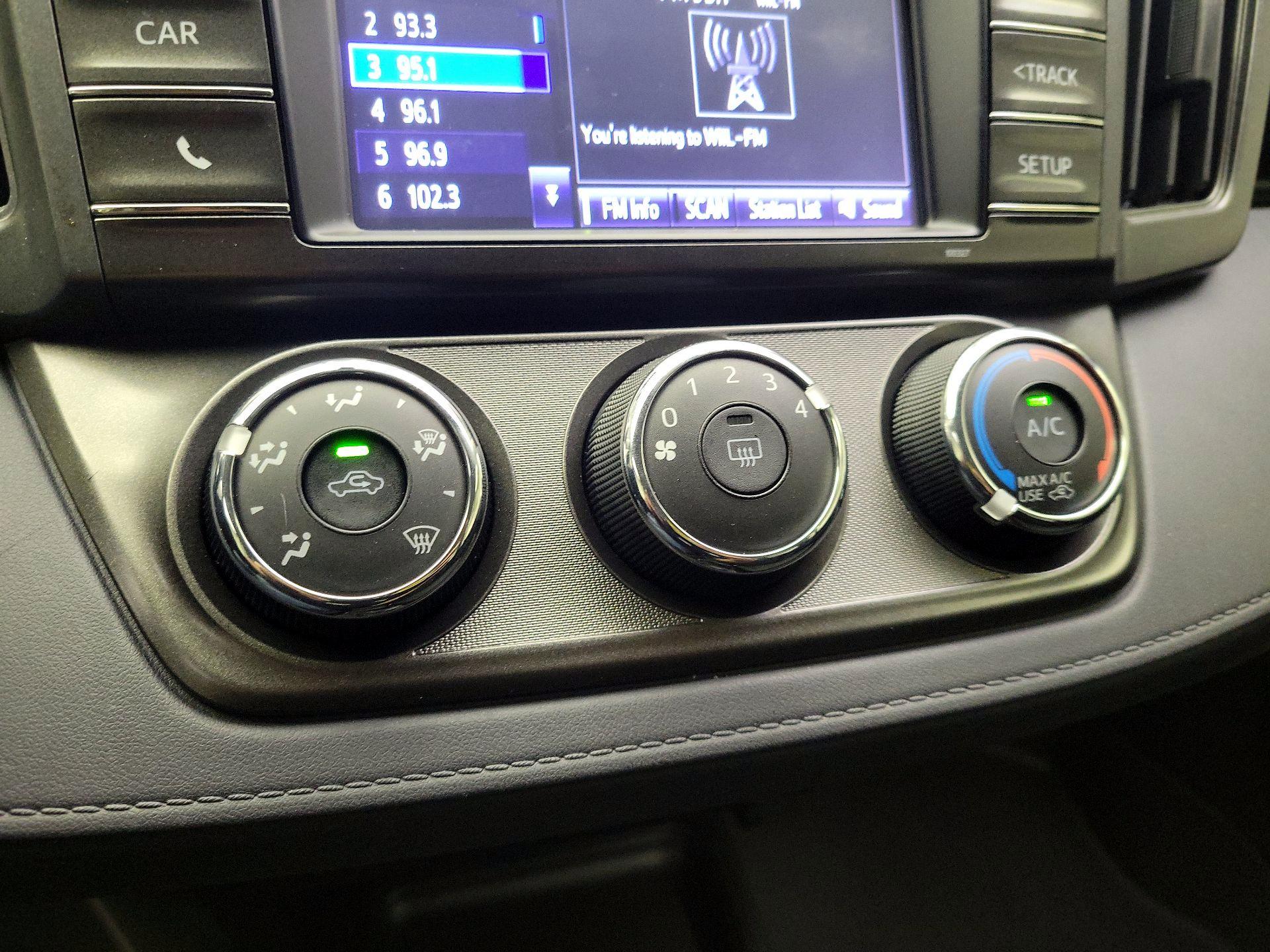 Thumbnail: 2015 Toyota RAV4 - 16