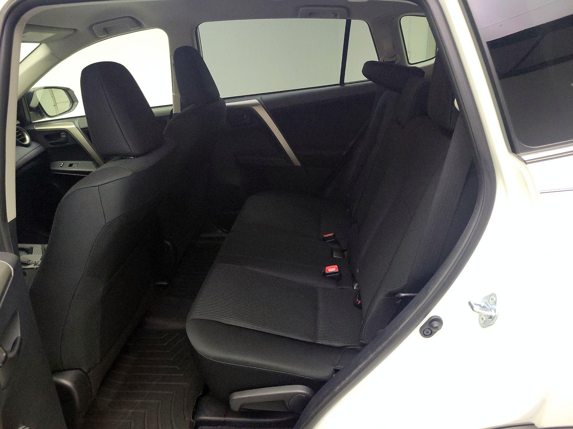 Thumbnail: 2015 Toyota RAV4 - 19