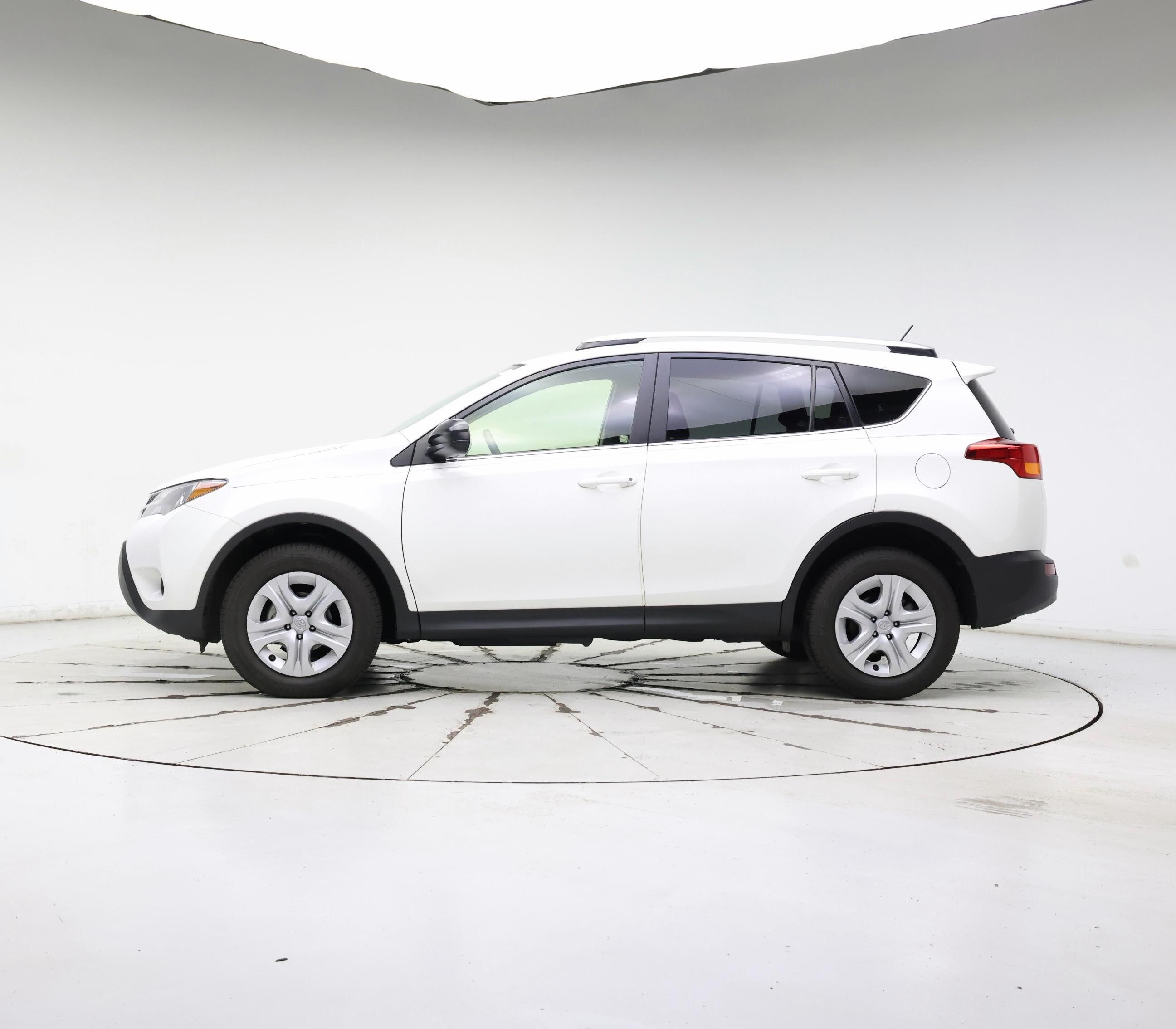 Thumbnail: 2015 Toyota RAV4 - 3