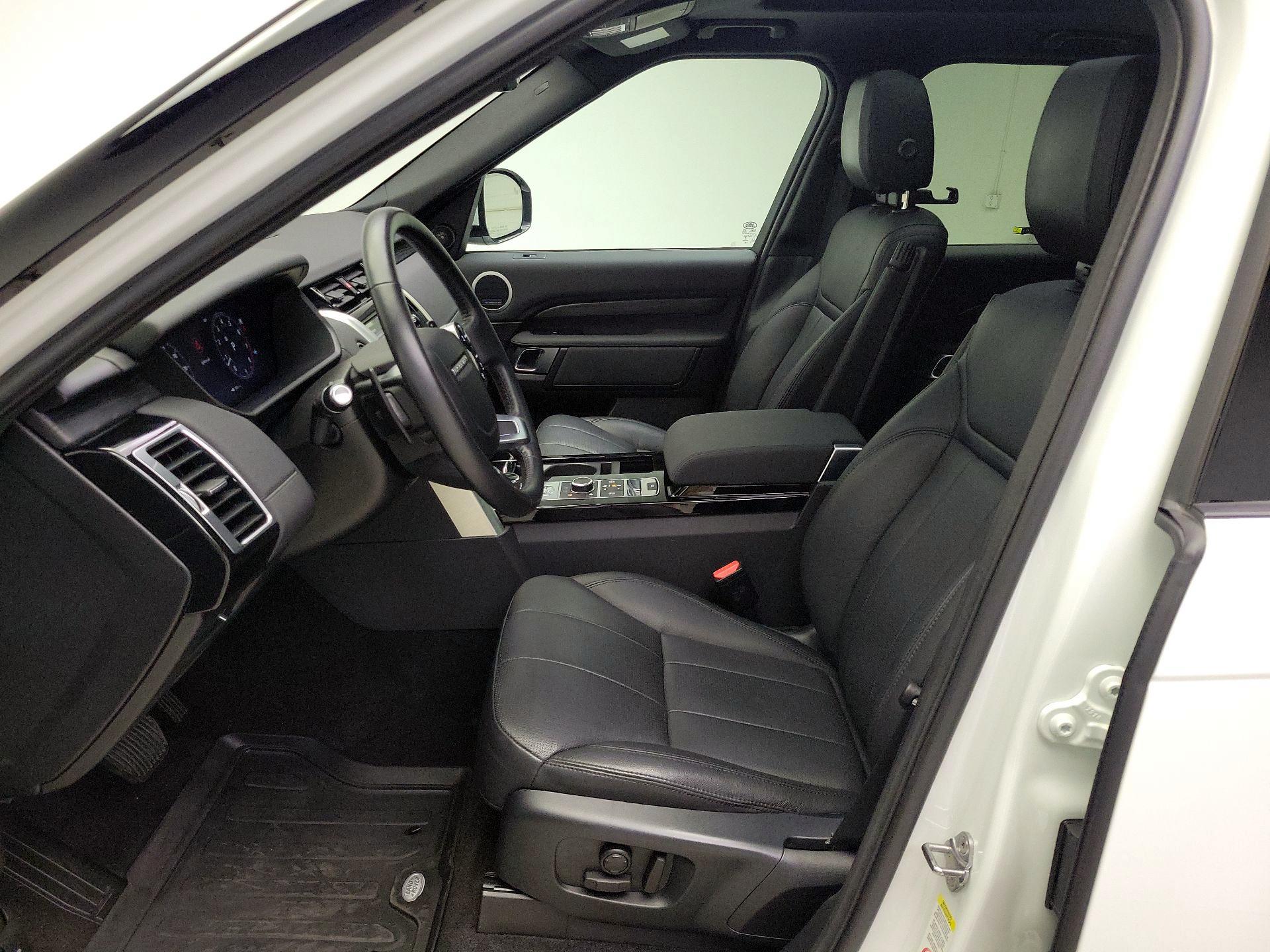 Thumbnail: 2019 Land Rover Discovery - 11