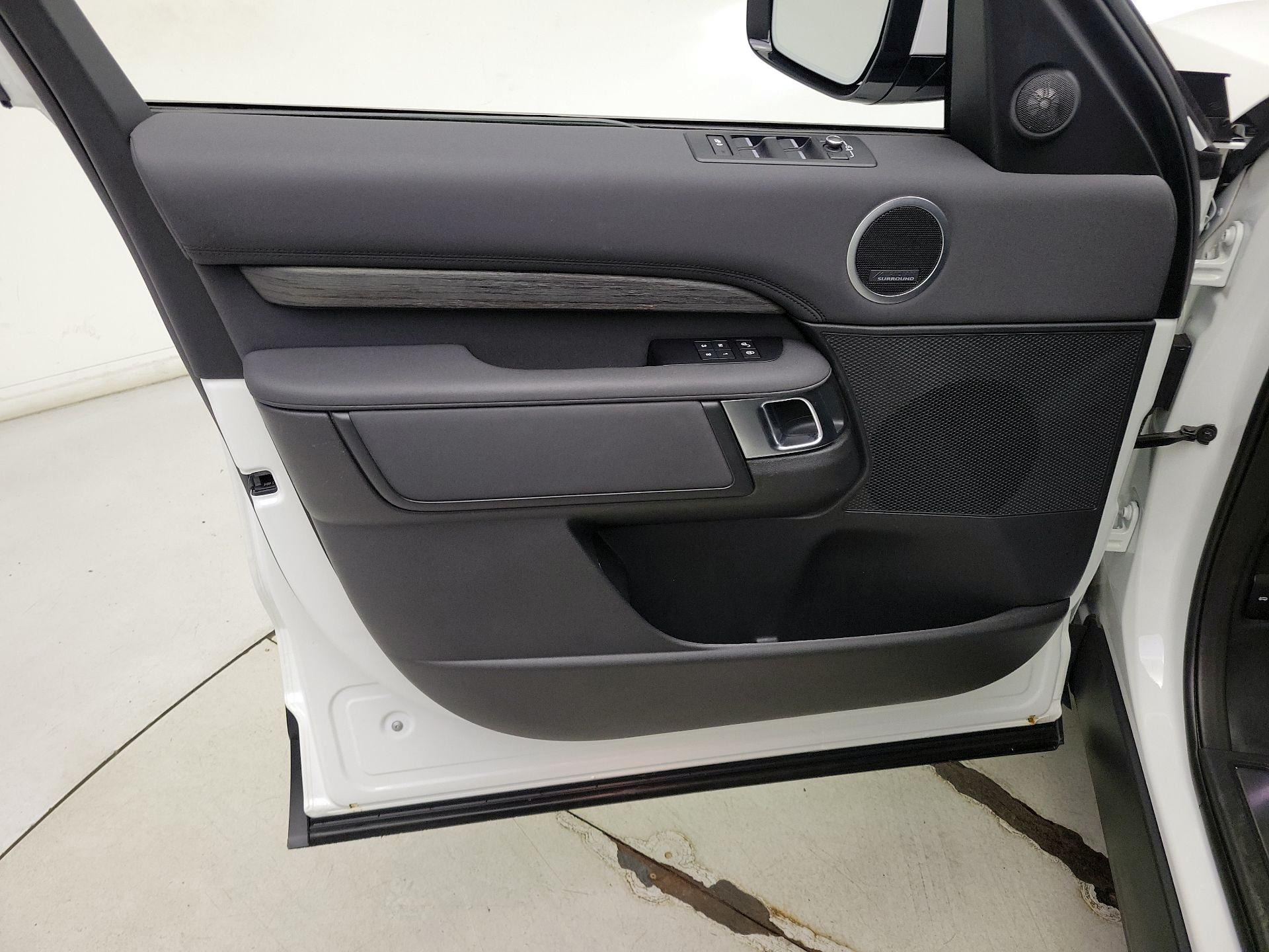 Thumbnail: 2019 Land Rover Discovery - 12