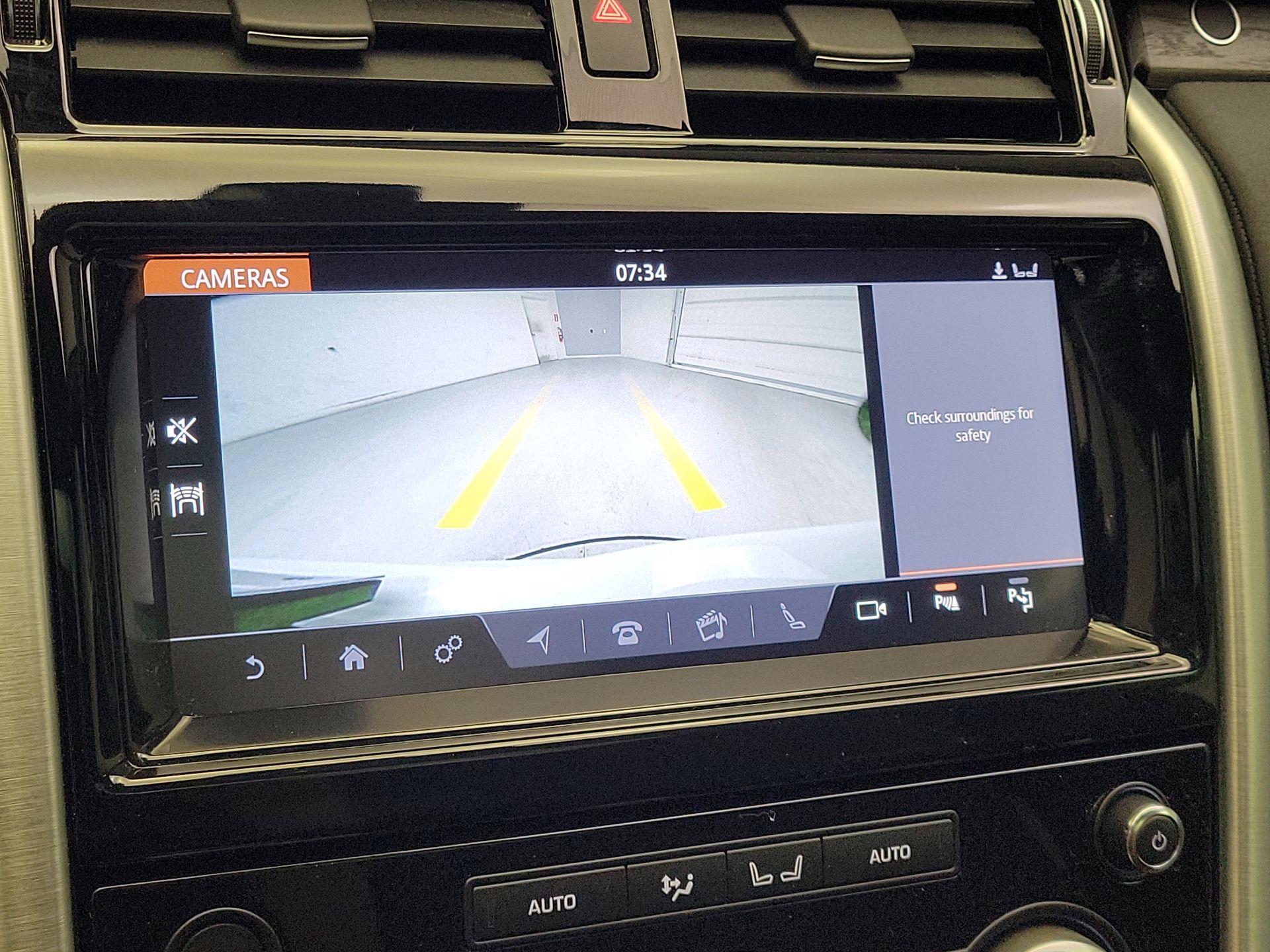 Thumbnail: 2019 Land Rover Discovery - 14