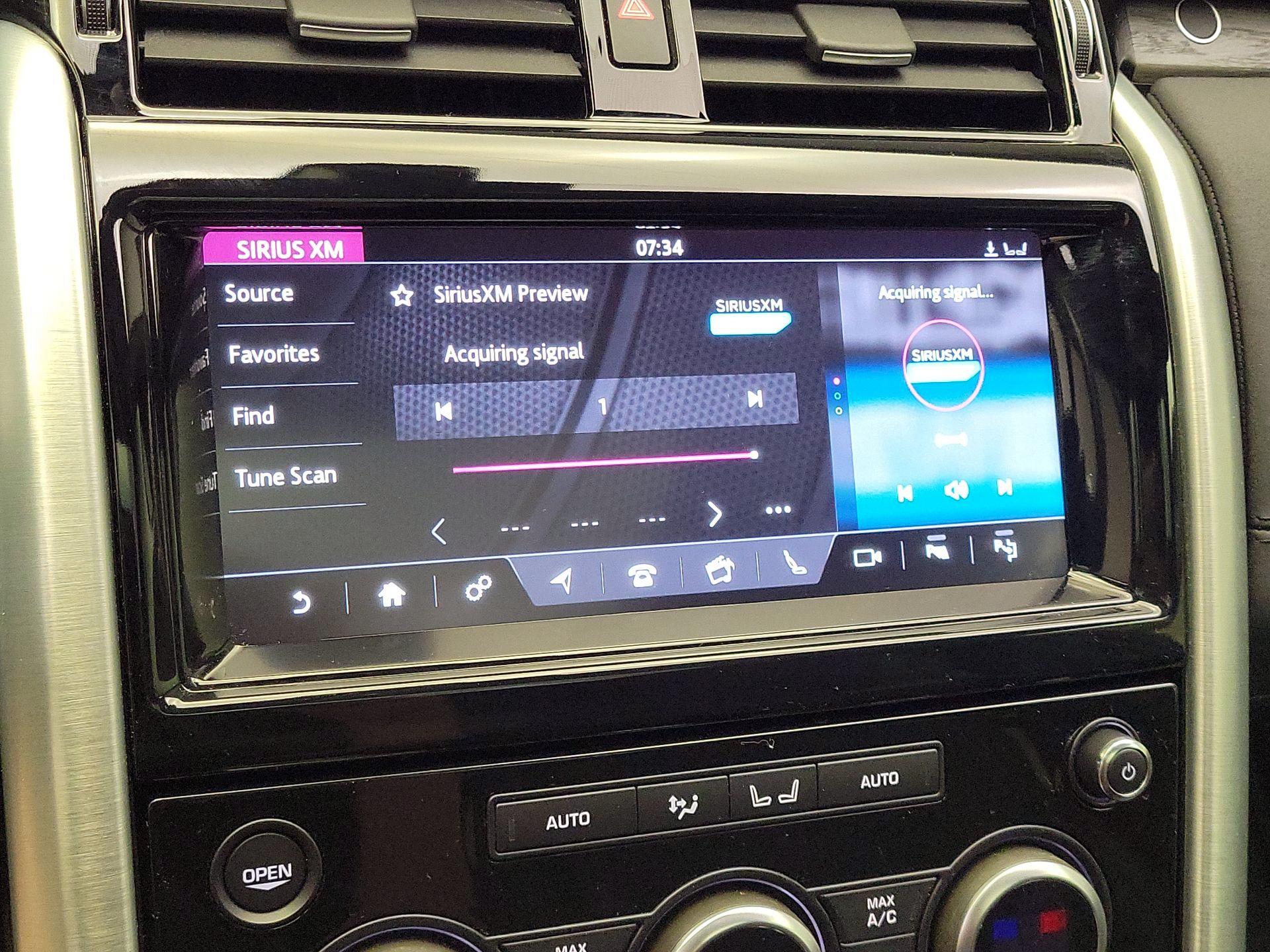 Thumbnail: 2019 Land Rover Discovery - 15
