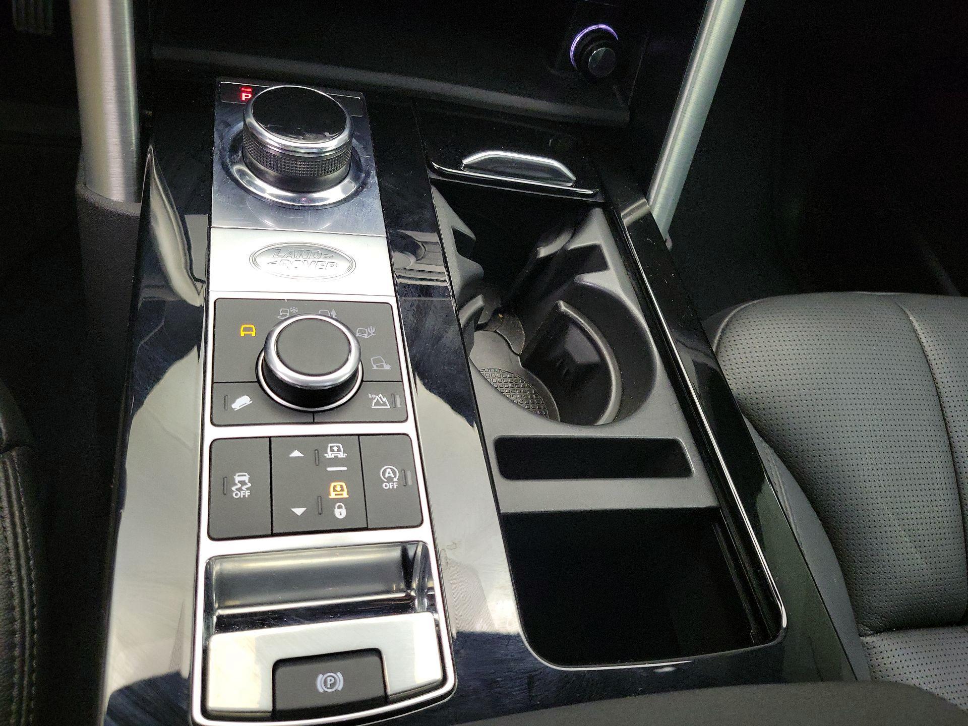 Thumbnail: 2019 Land Rover Discovery - 17