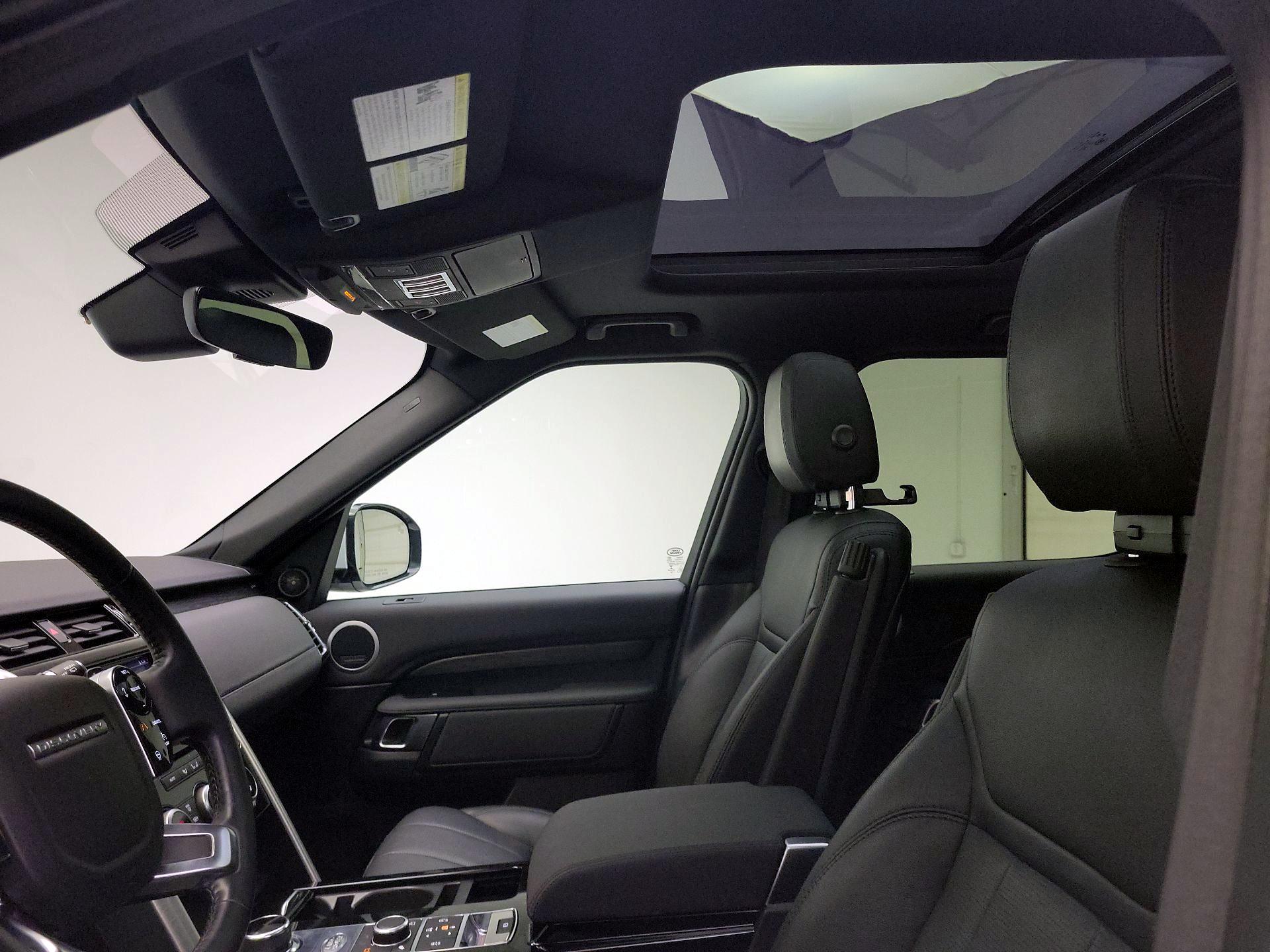 Thumbnail: 2019 Land Rover Discovery - 18