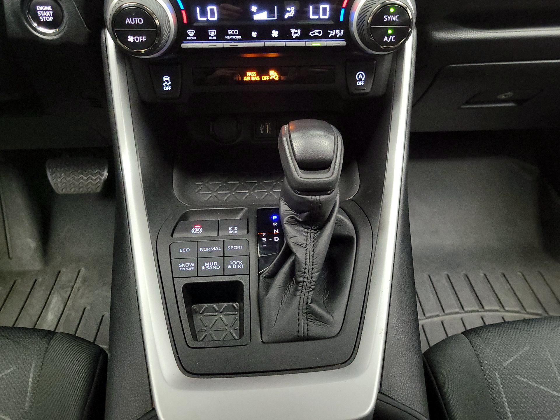 Thumbnail: 2023 Toyota RAV4 - 17