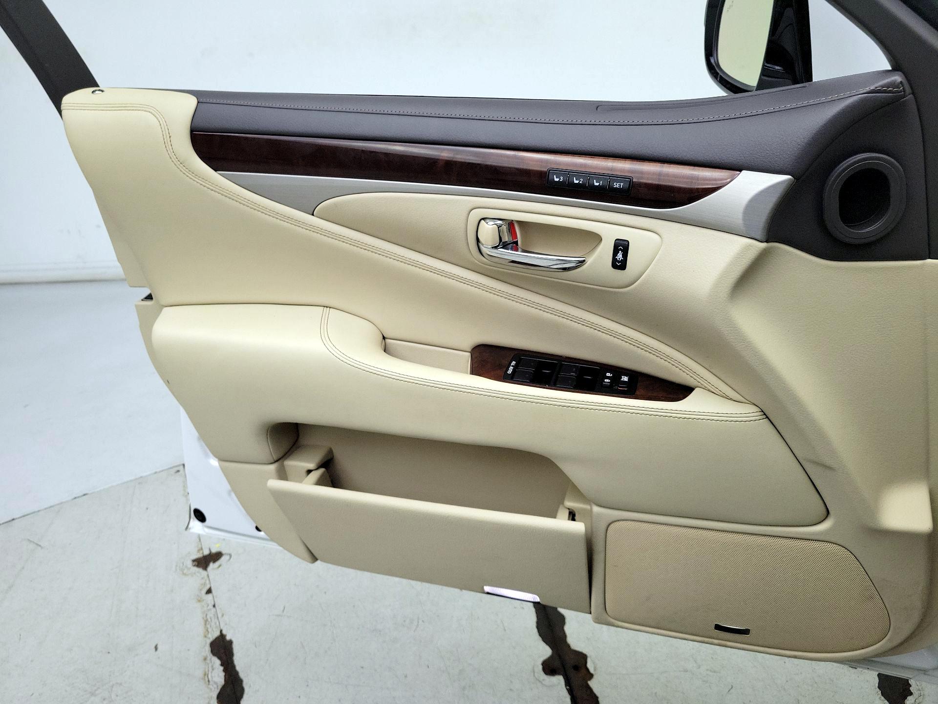 Thumbnail: 2017 Lexus LS - 12