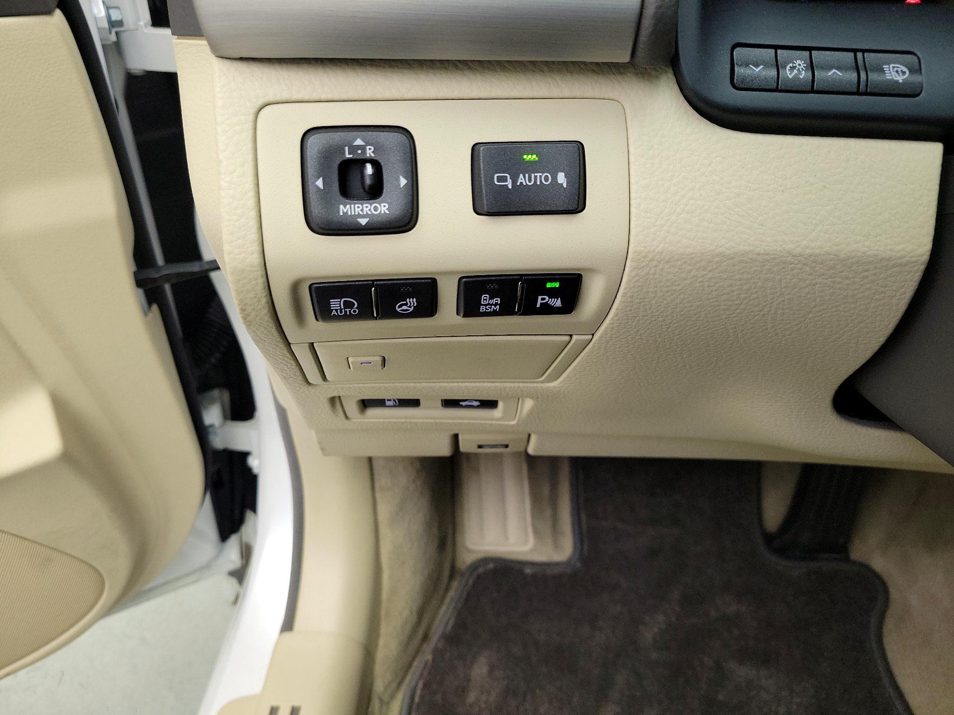 Thumbnail: 2017 Lexus LS - 13