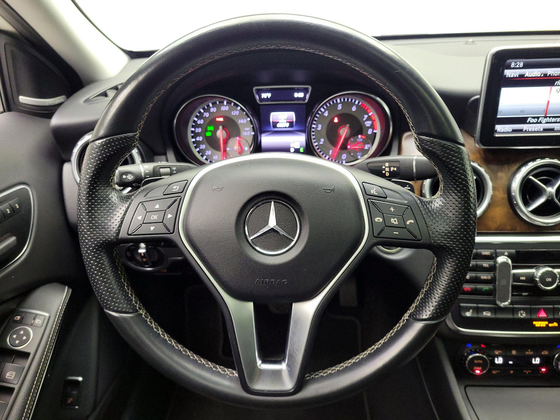 Thumbnail: 2015 Mercedes-Benz GLA - 10