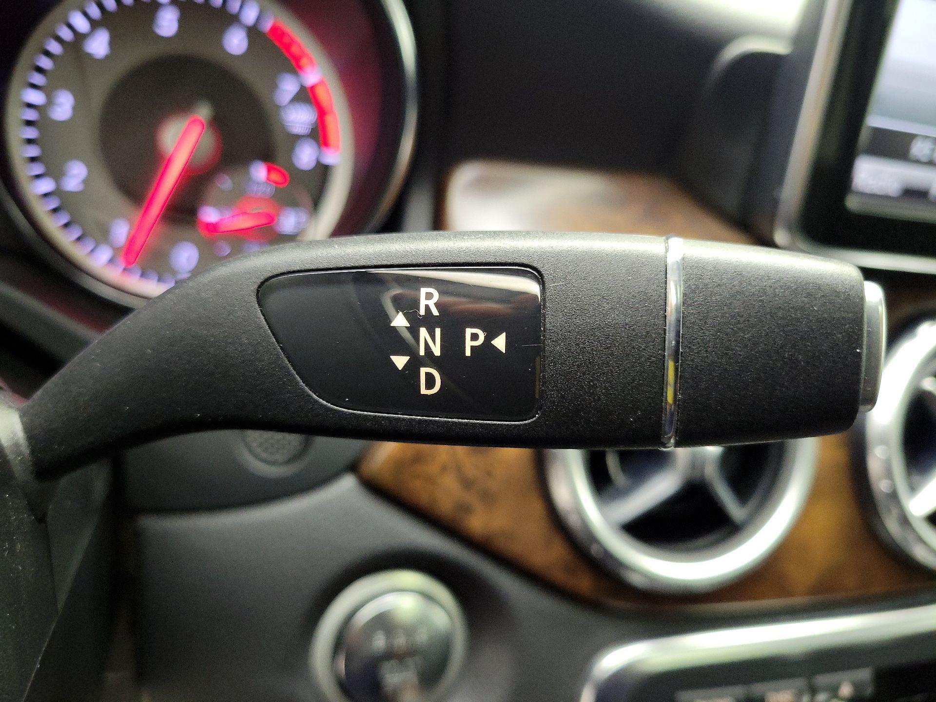Thumbnail: 2015 Mercedes-Benz GLA - 16