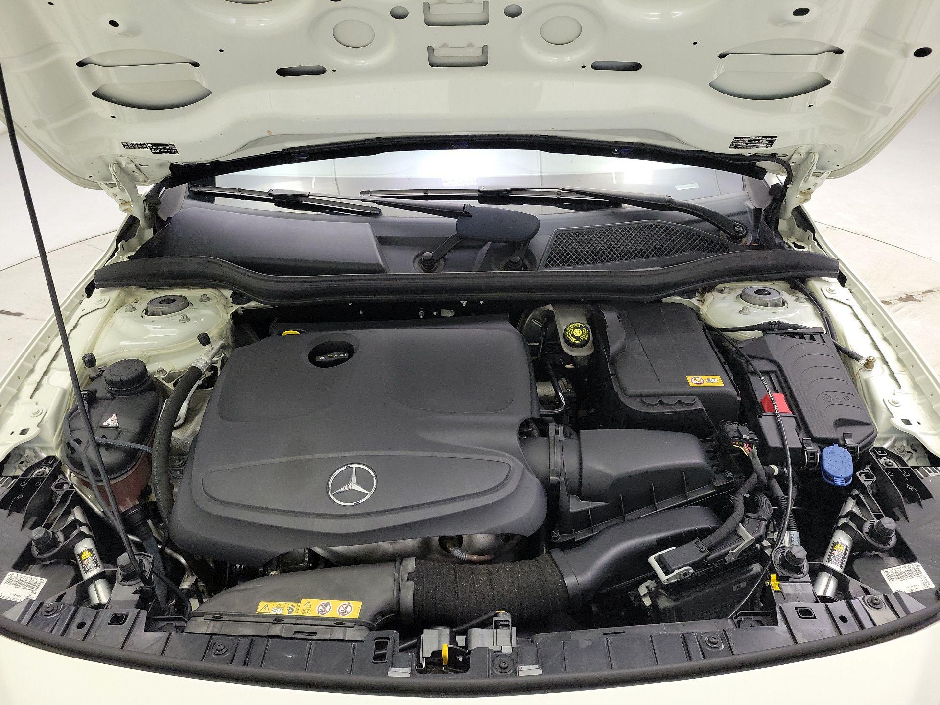 Thumbnail: 2015 Mercedes-Benz GLA - 20