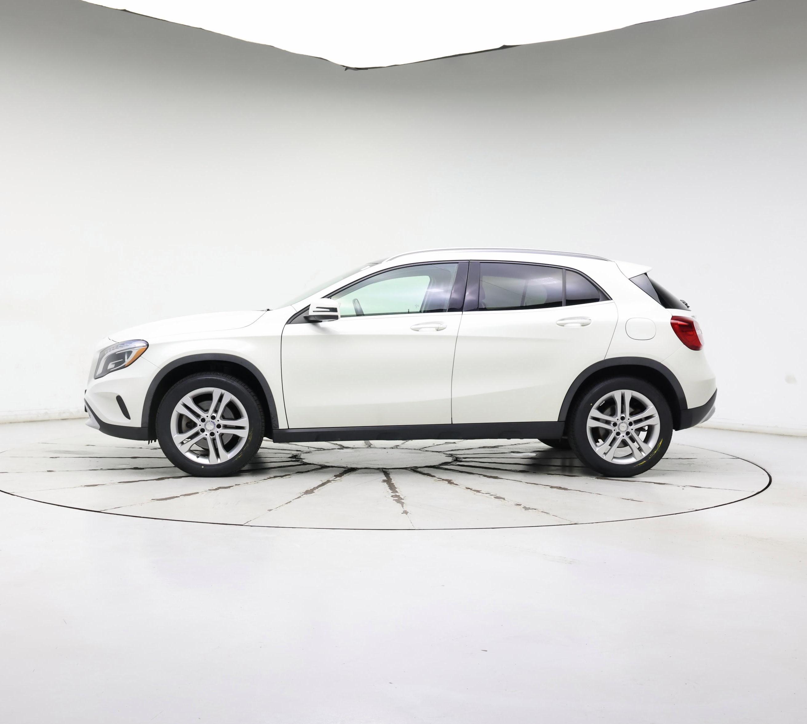 Thumbnail: 2015 Mercedes-Benz GLA - 3