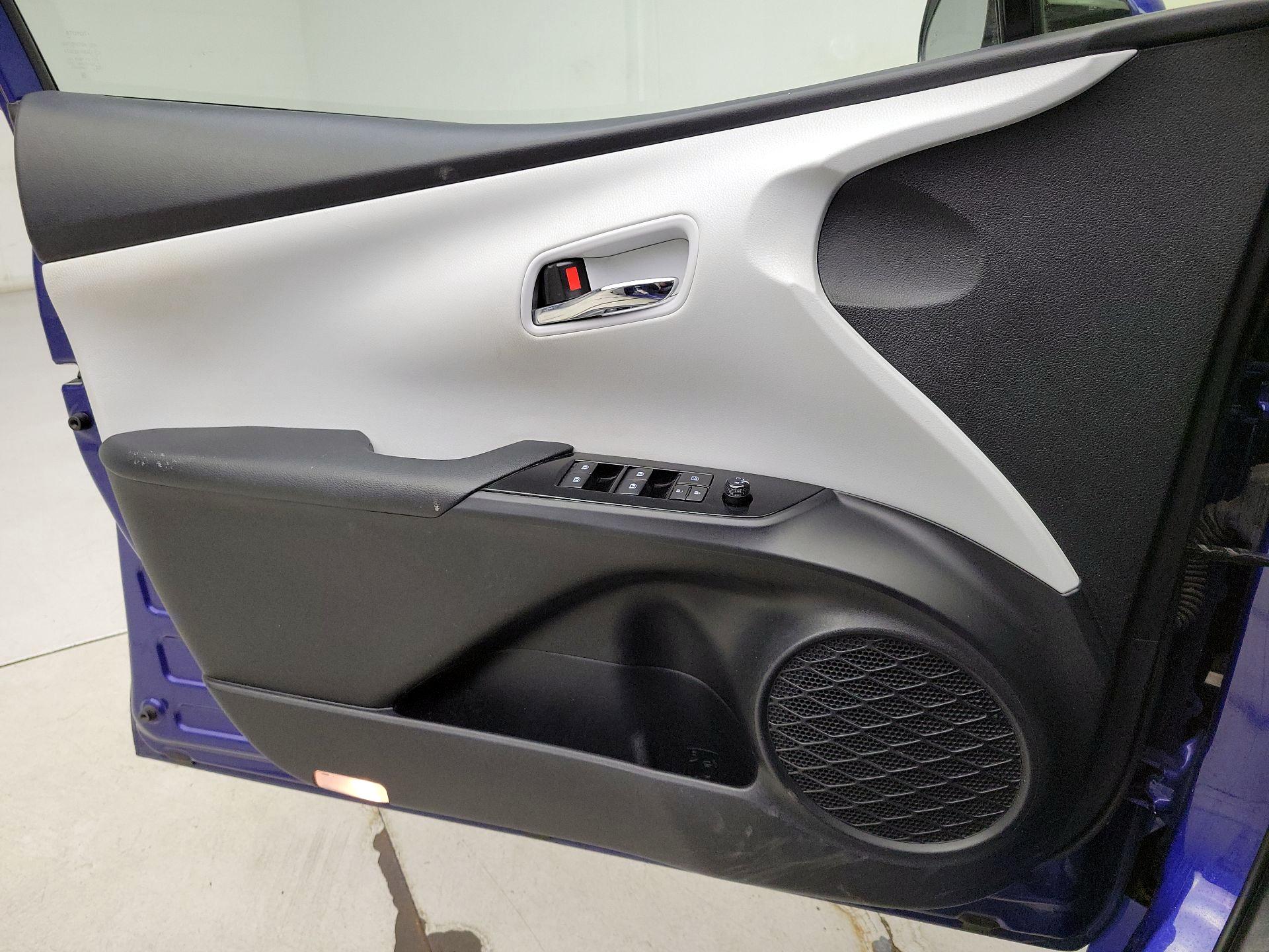 Thumbnail: 2017 Toyota Prius - 12