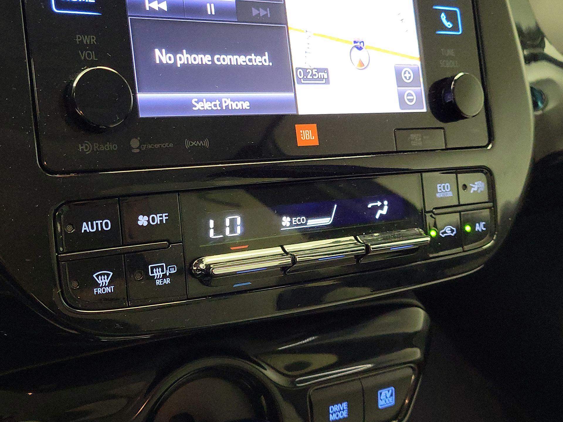 Thumbnail: 2017 Toyota Prius - 17