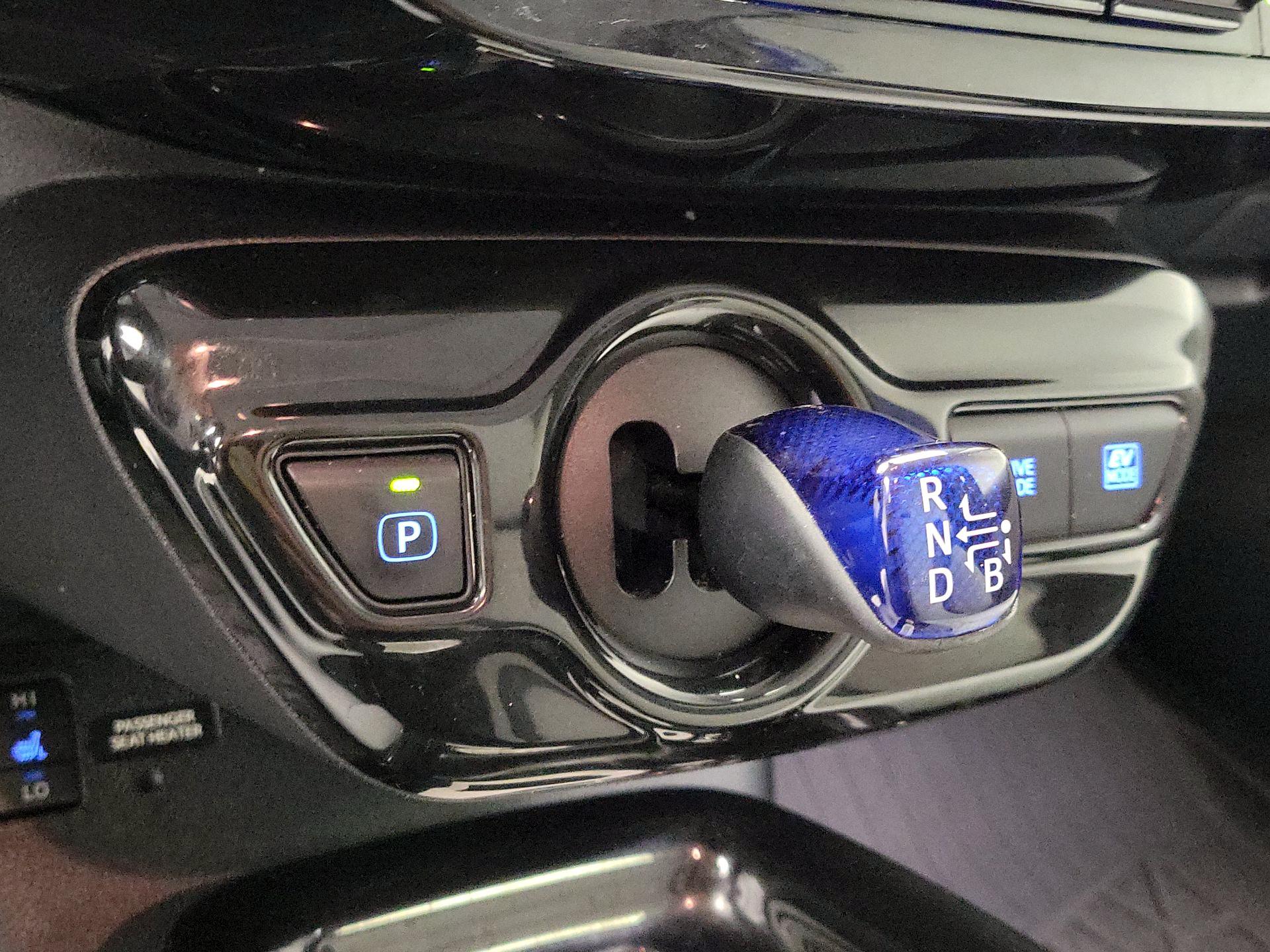 Thumbnail: 2017 Toyota Prius - 18