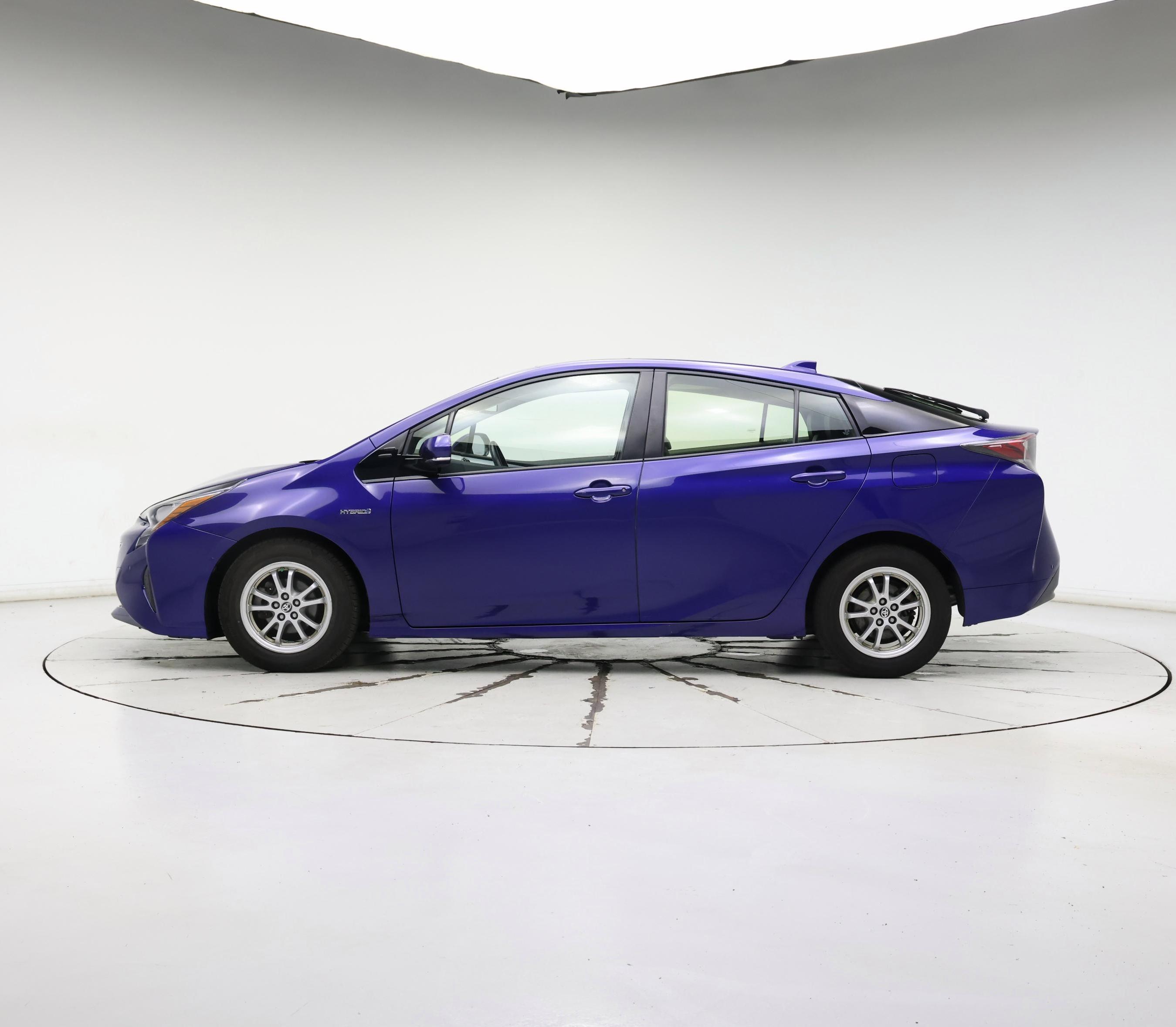 Thumbnail: 2017 Toyota Prius - 3